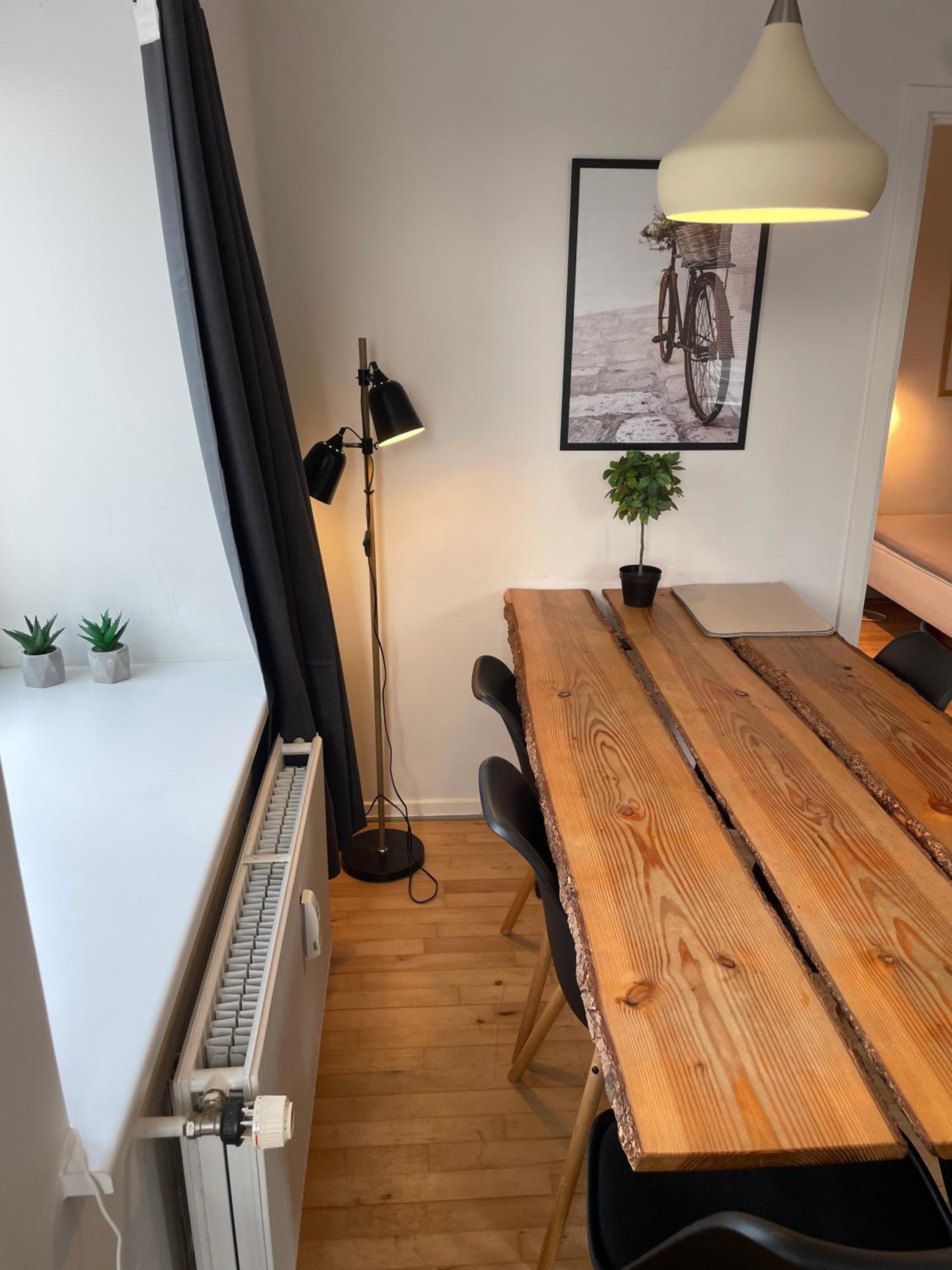 Central Apt with Parking possibility, Netflix & Near Attractions