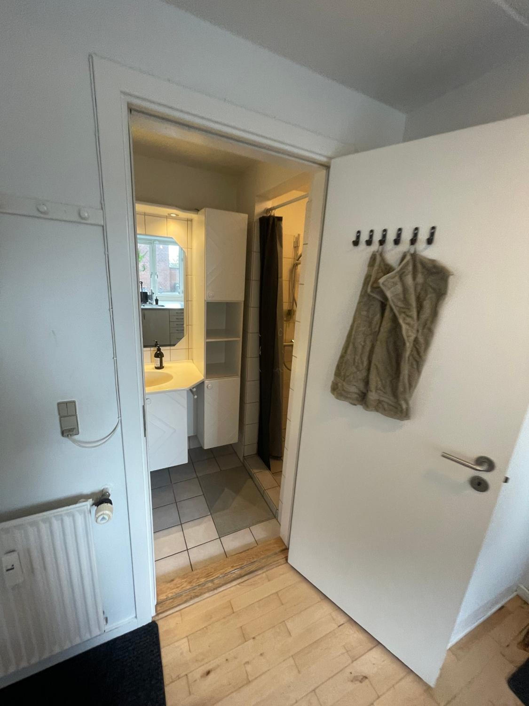 Central Apt with Parking possibility, Netflix & Near Attractions