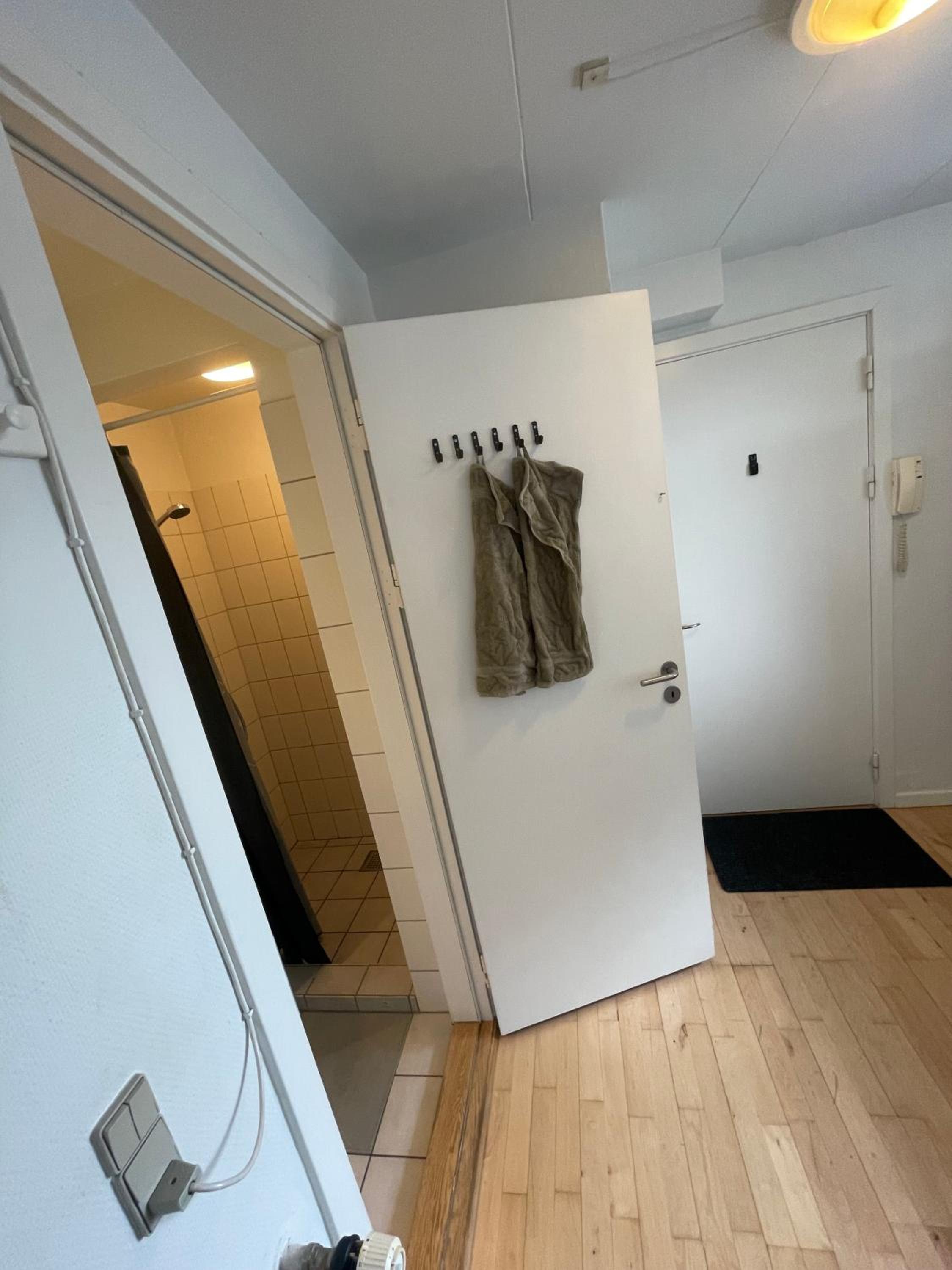 Central Apt with Parking possibility, Netflix & Near Attractions