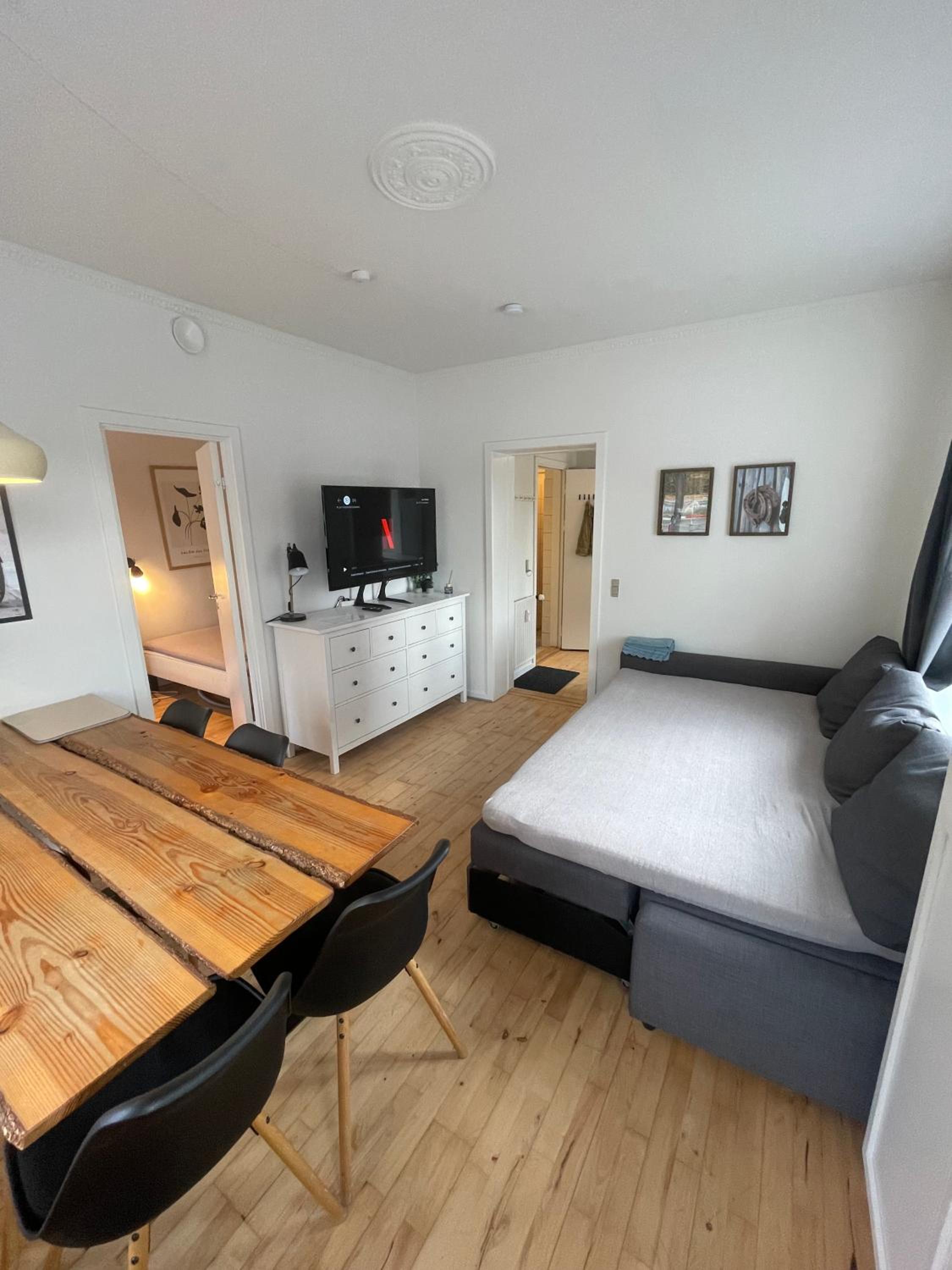 Central Apt with Parking possibility, Netflix & Near Attractions