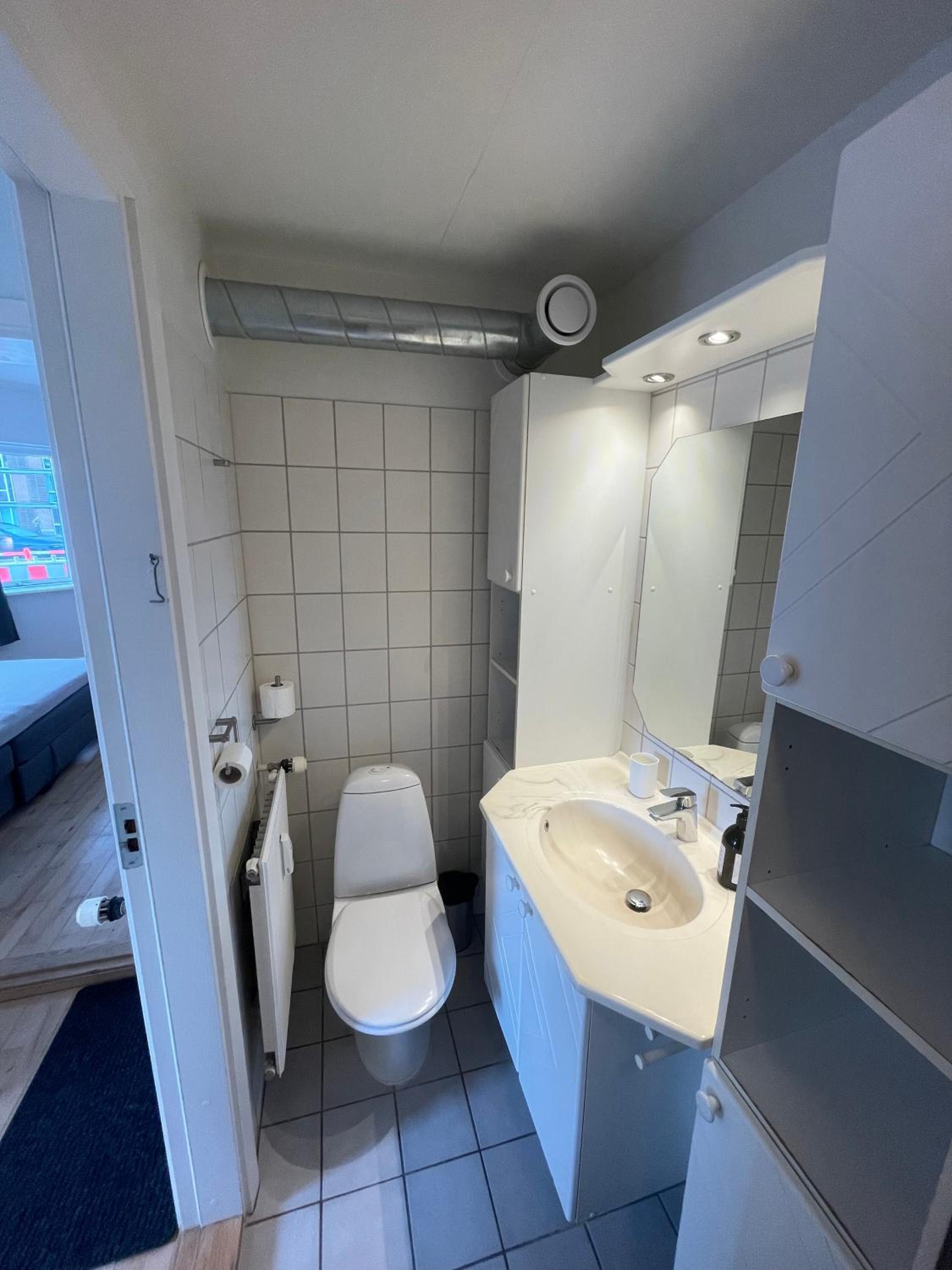 Central Apt with Parking possibility, Netflix & Near Attractions