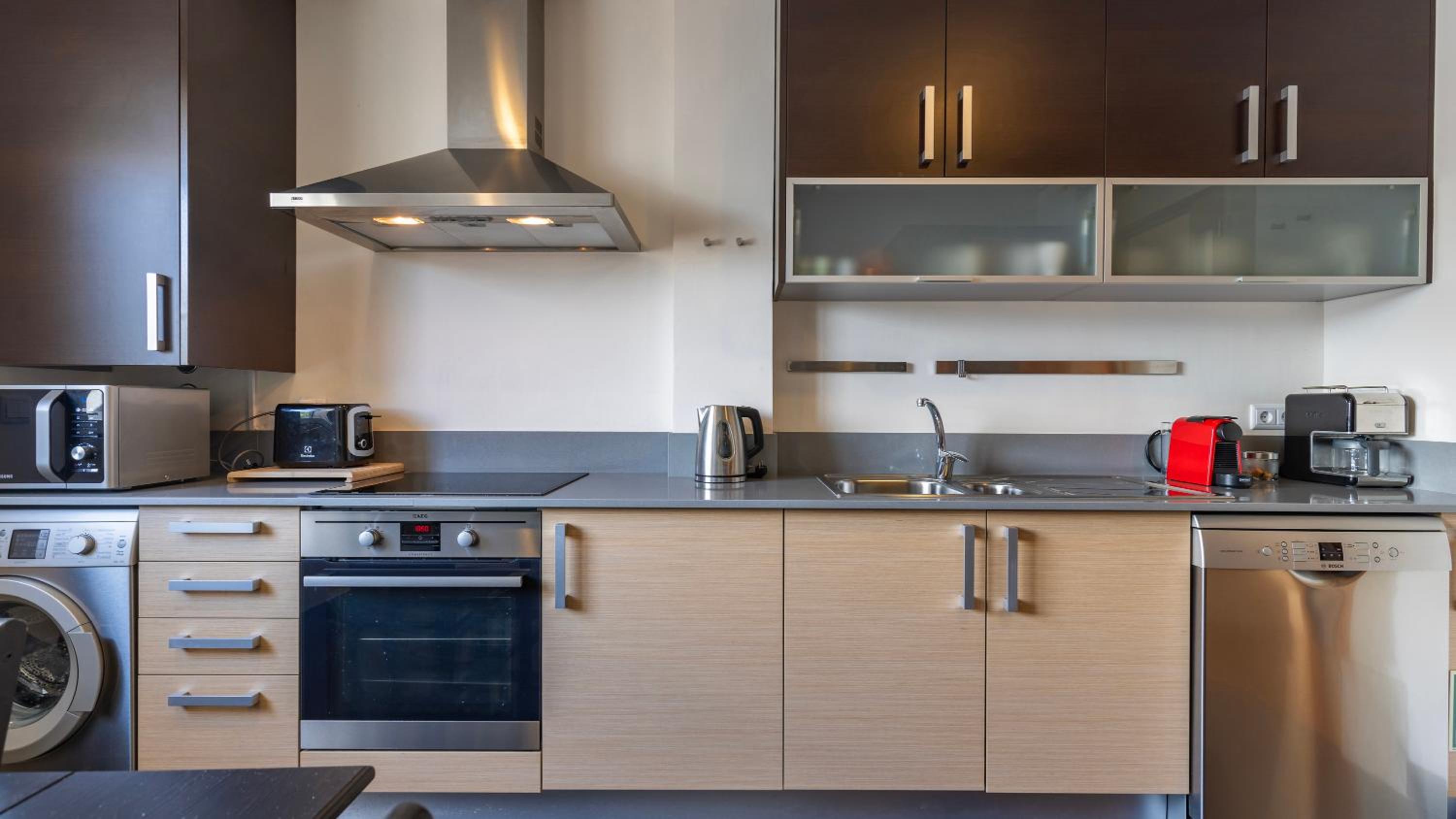 Luminous 1BDR Apartment by LovelyStay view 4