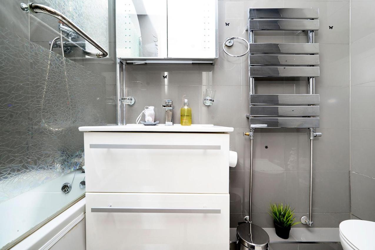 Luxurious Westminster Flat Perfect for Families & Business Travelers, Steps to Landmarks!