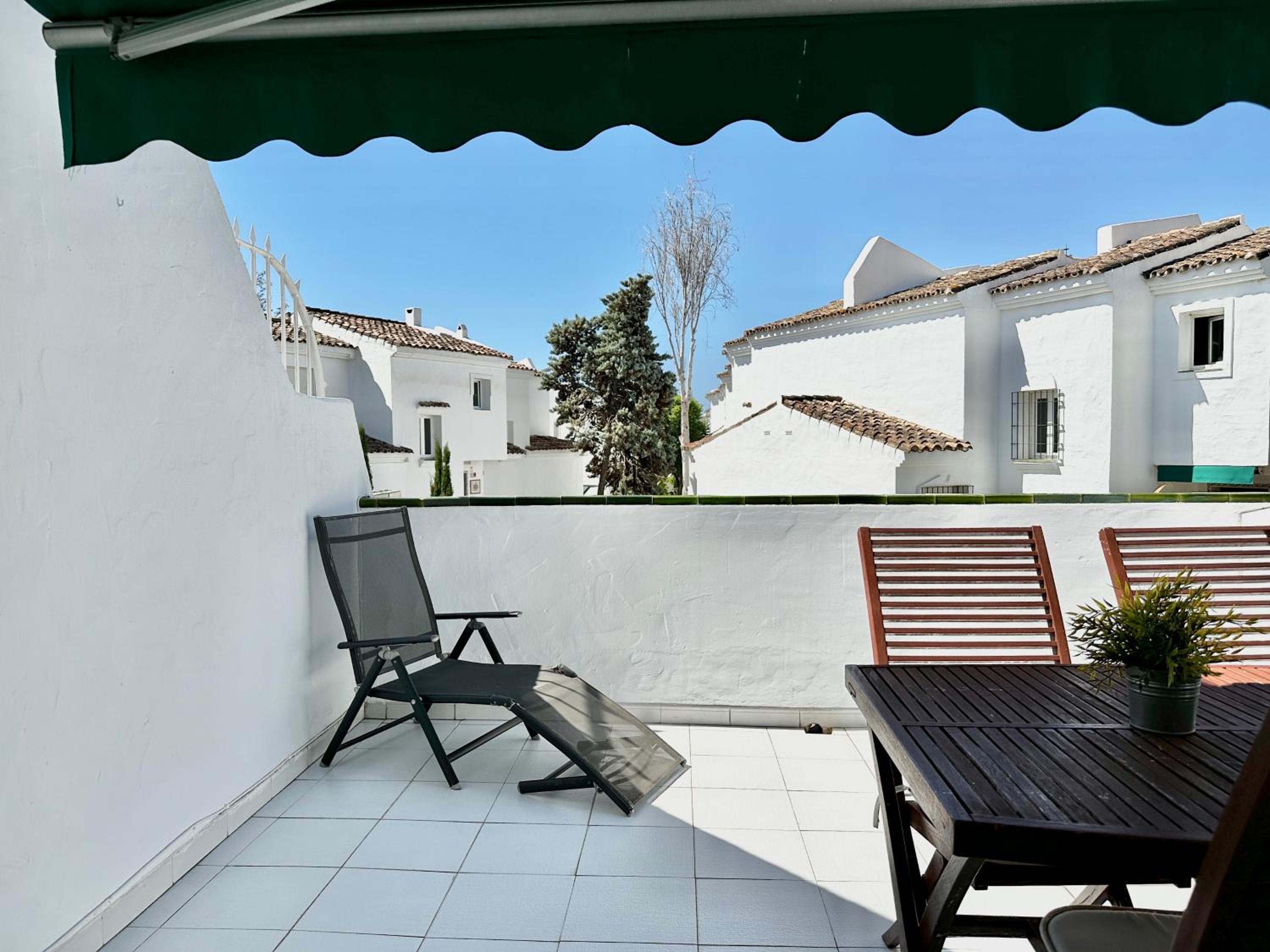 Lunamar beachfront with swimming pool, football, tennis, paddle and basketball courts - EaW Homes view 2