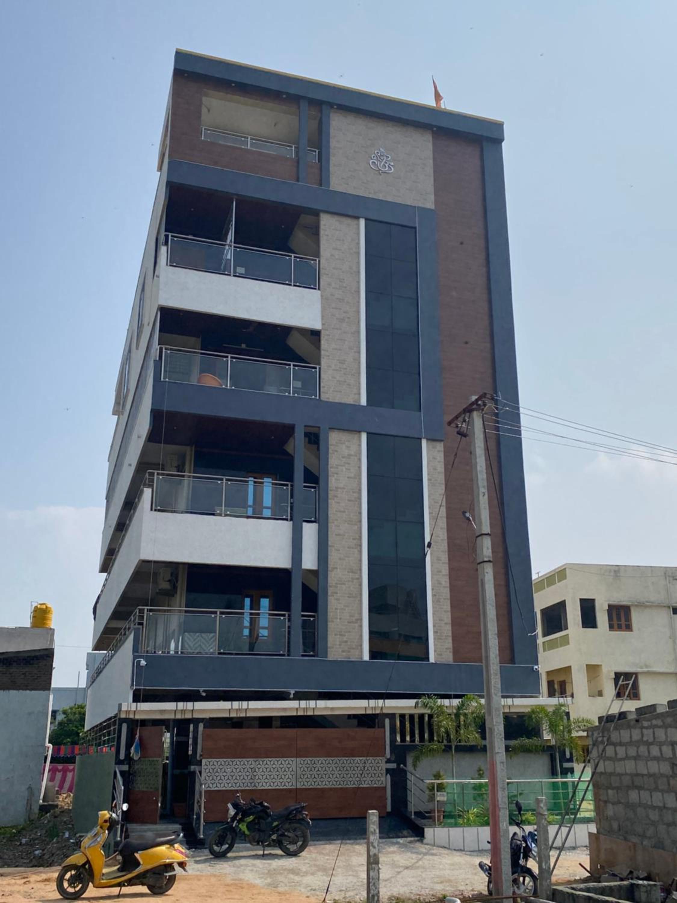 Athidi Luxury Home Stay - AC 2BHK Fully Furnished Flat with TV, WI-FI, 24Hrs Hot water, Parking, Elevator, Power Backup view 3