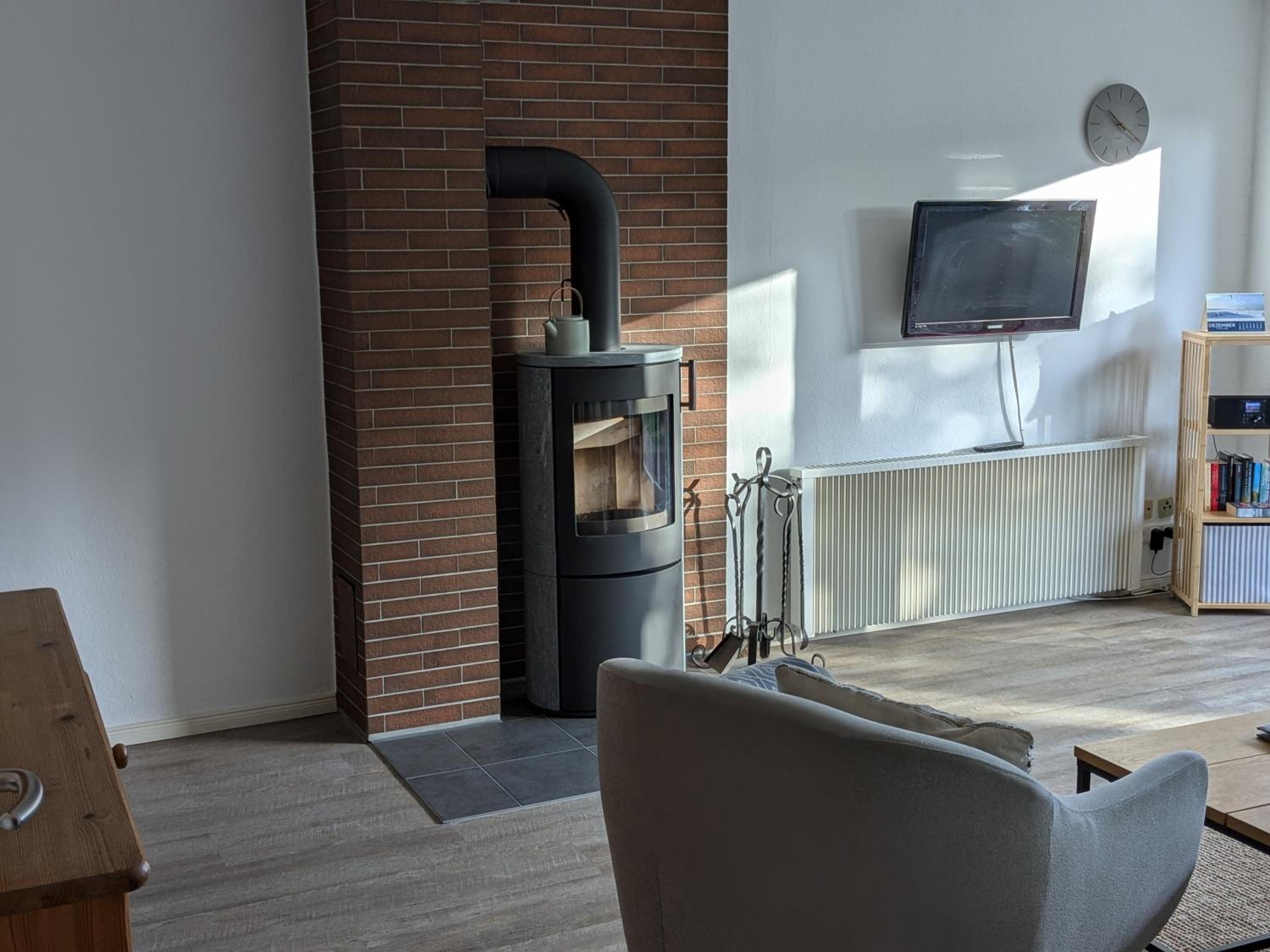 Ferienhaus Hermann mit Garten, Terrasse, Kamin und 300m zum Deich/ Salzwiesen view 5