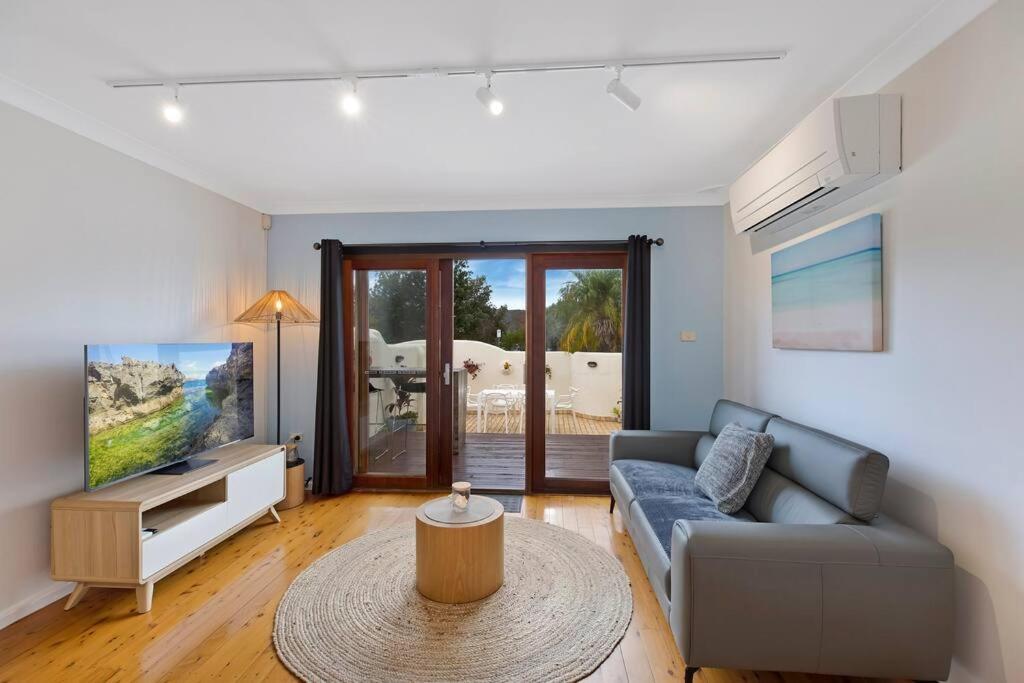 Sunny Beachfront Villa-right across from the beach