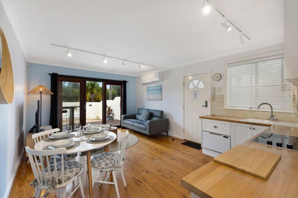 Sunny Beachfront Villa-right across from the beach