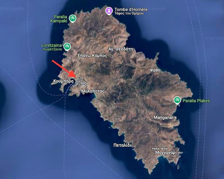 Villa surplombant le port d'Ios, Cyclades Grecques view 4