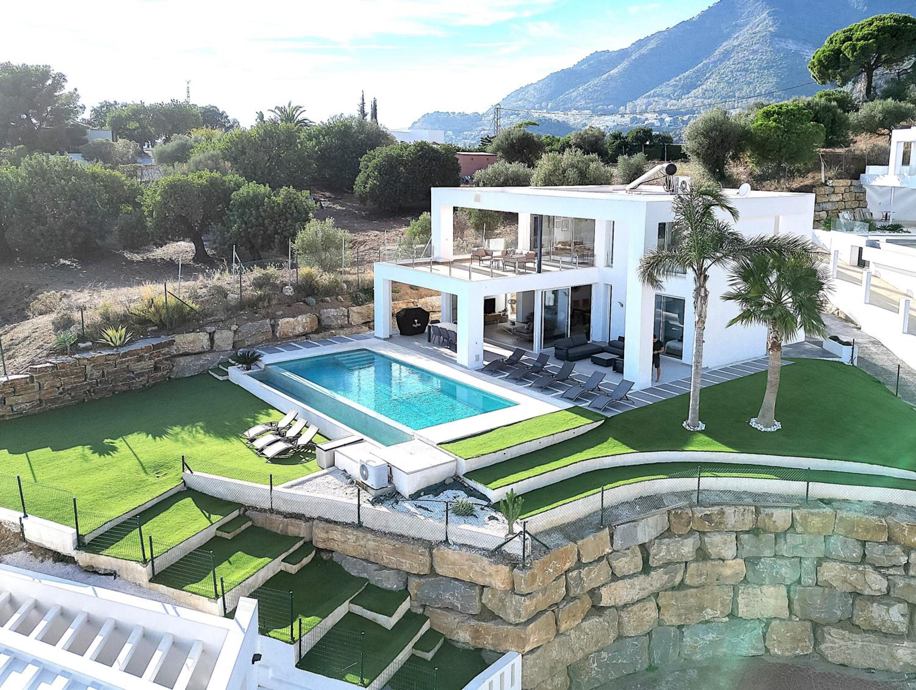 Hotel Villa BuenaVista Hills - Infinity Pool - Parking - Grill - Image 1