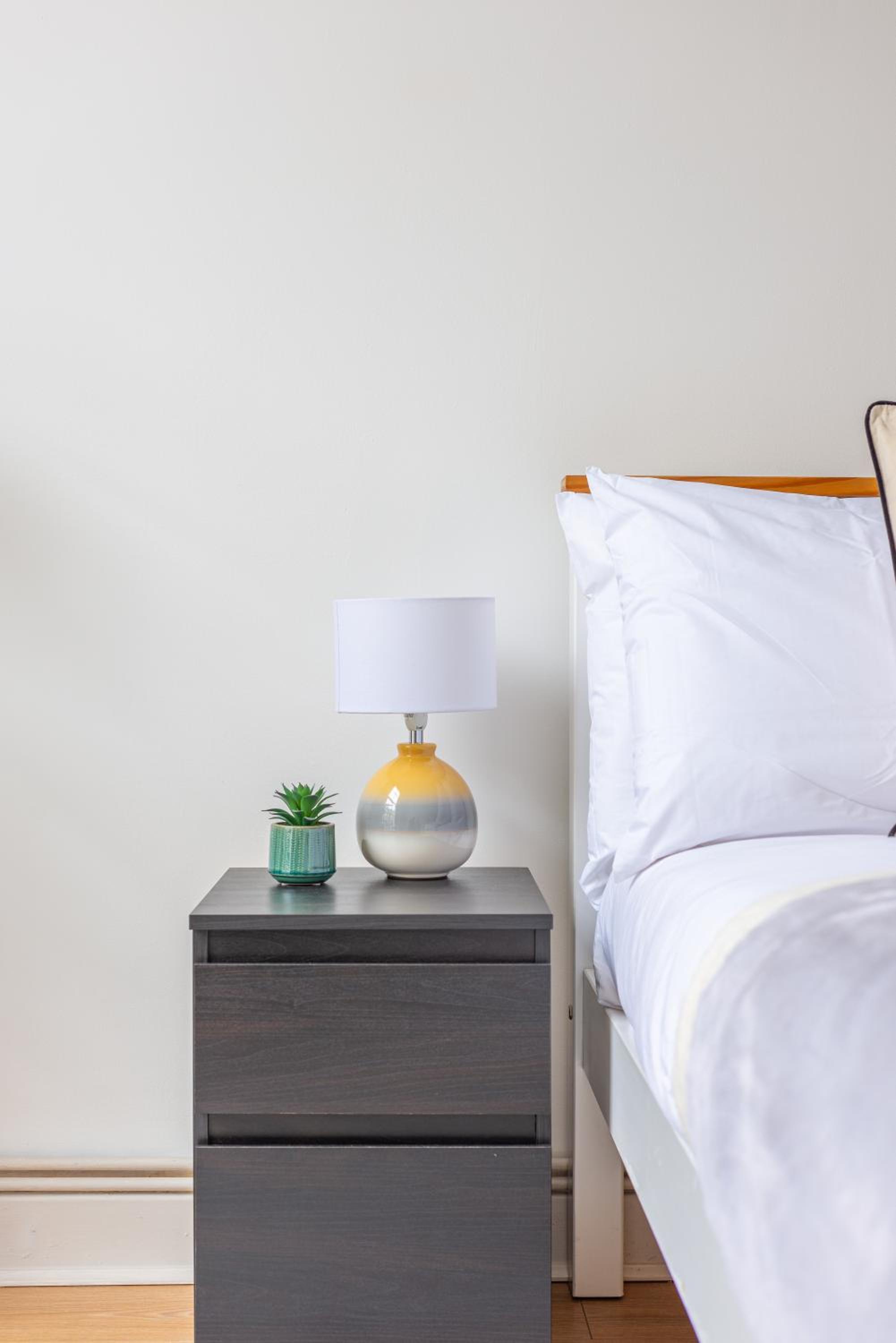Cosy Notting Hill Apartment - 3 Bedrooms & Single level home & Quiet street