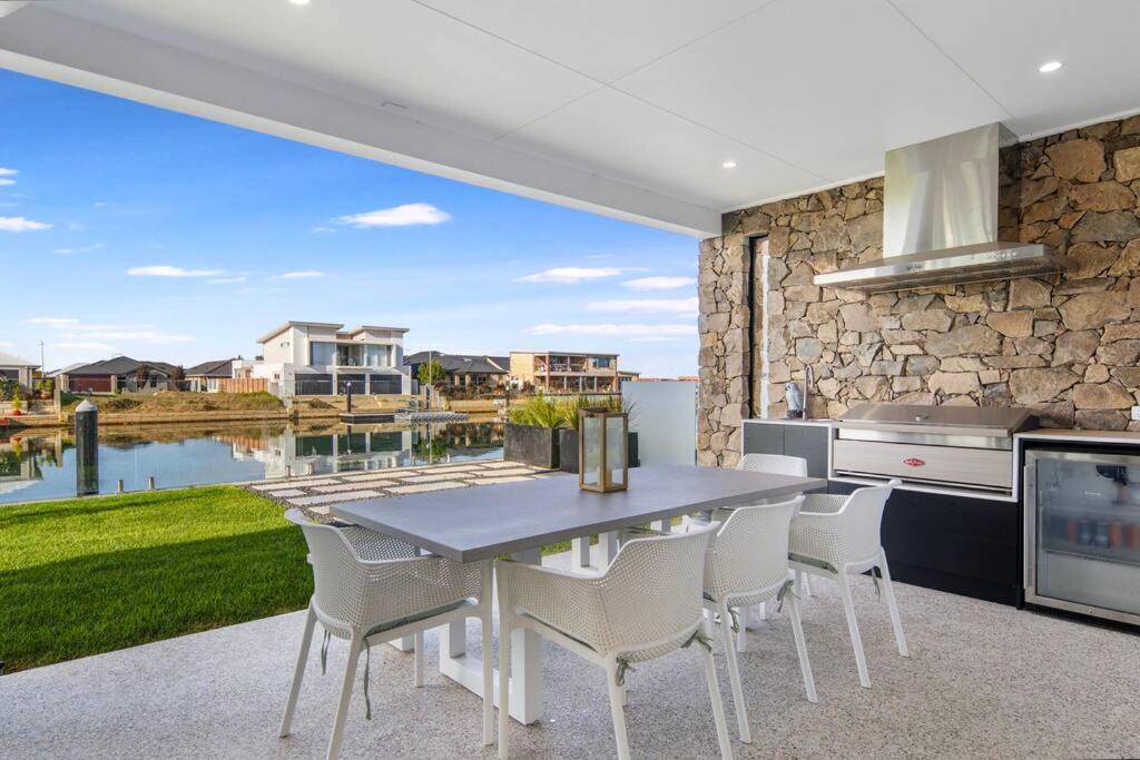 Ultimate Luxury on the waterfront