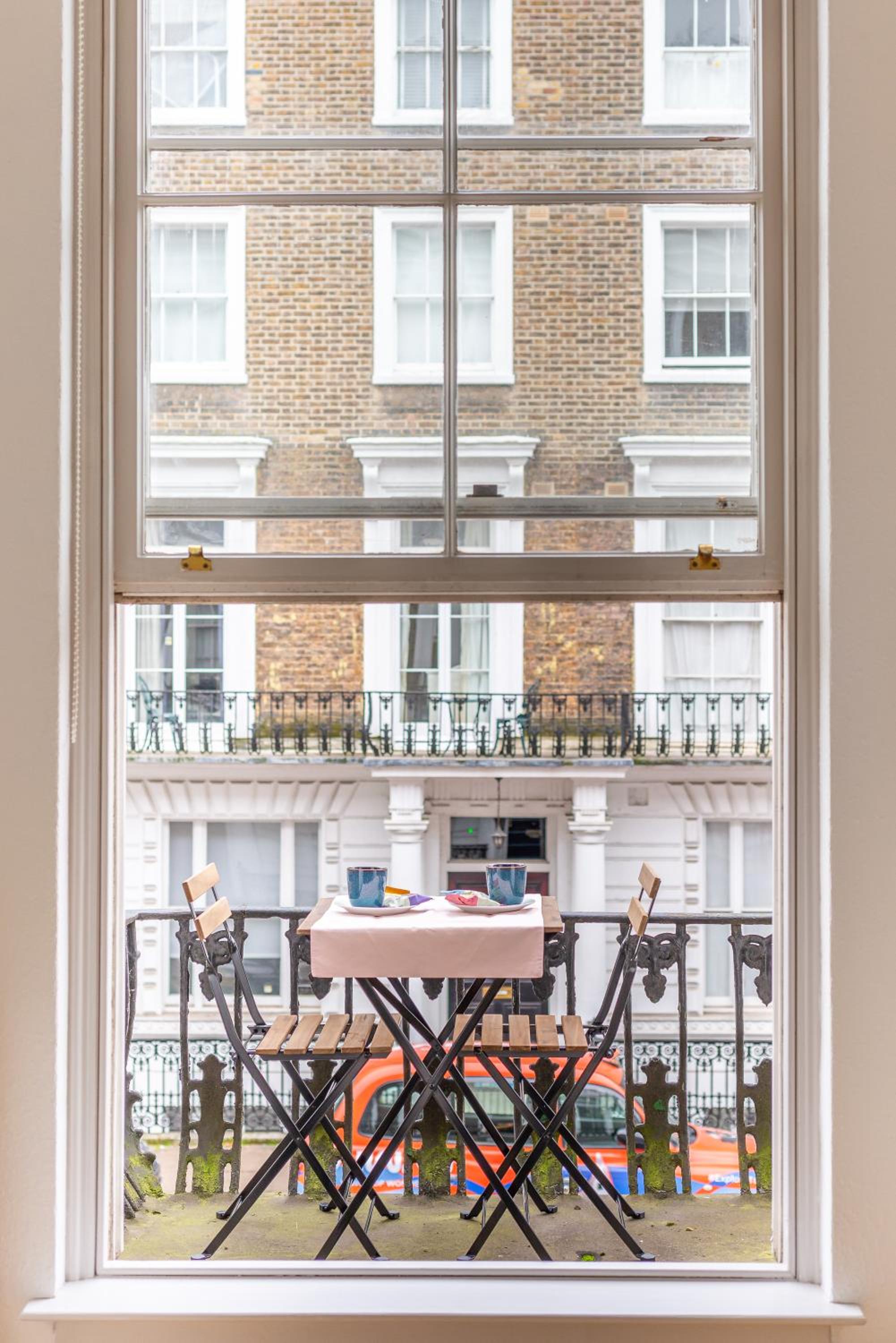 Cosy Notting Hill Apartment - 3 Bedrooms & Single level home & Quiet street