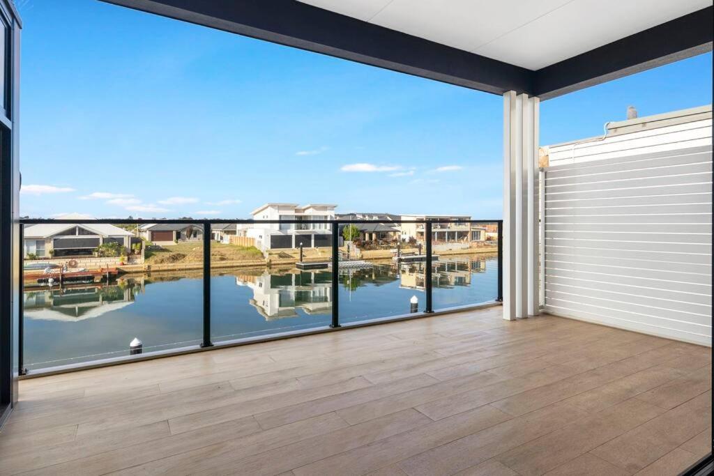Ultimate Luxury on the waterfront