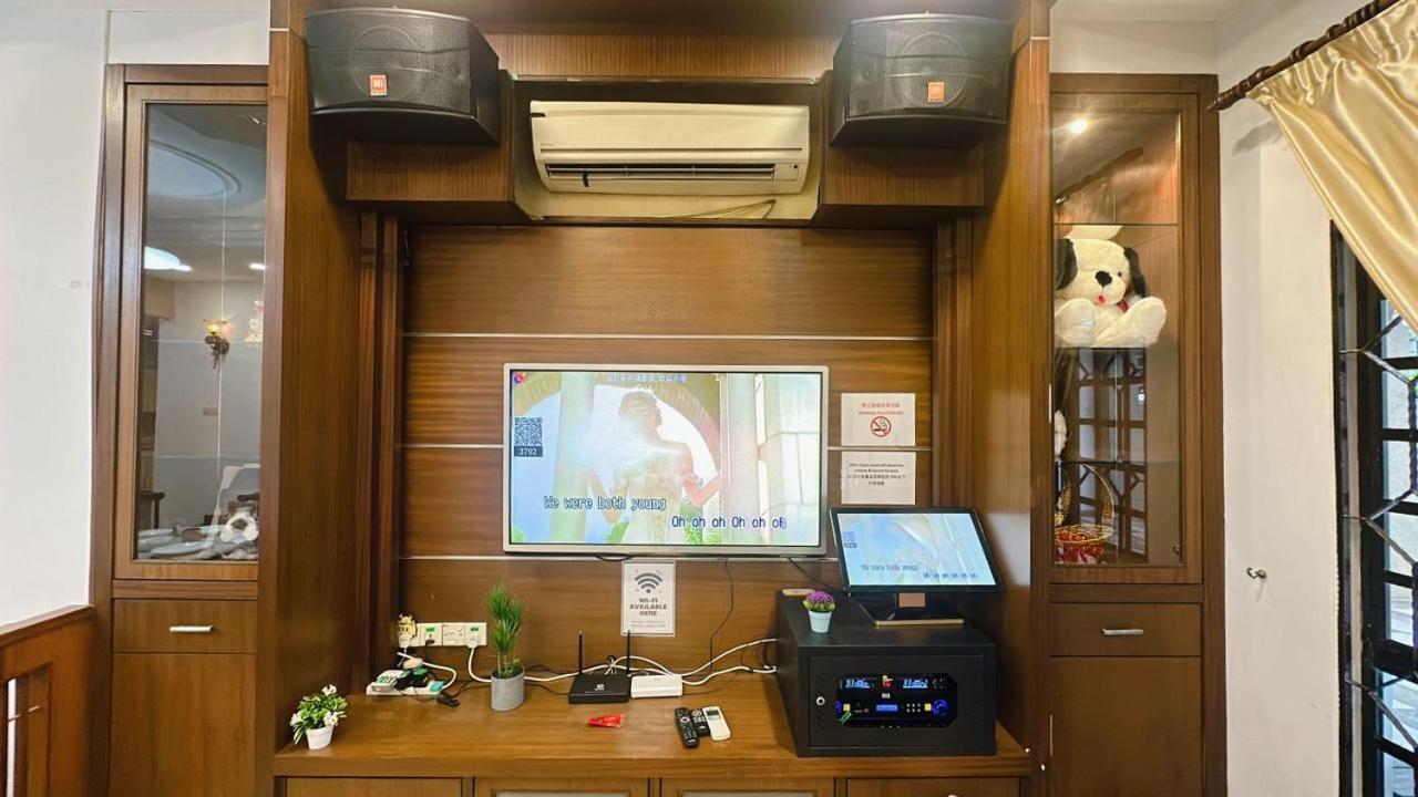 A09 Dedap Johor Jaya Karaoke Fun Homestay