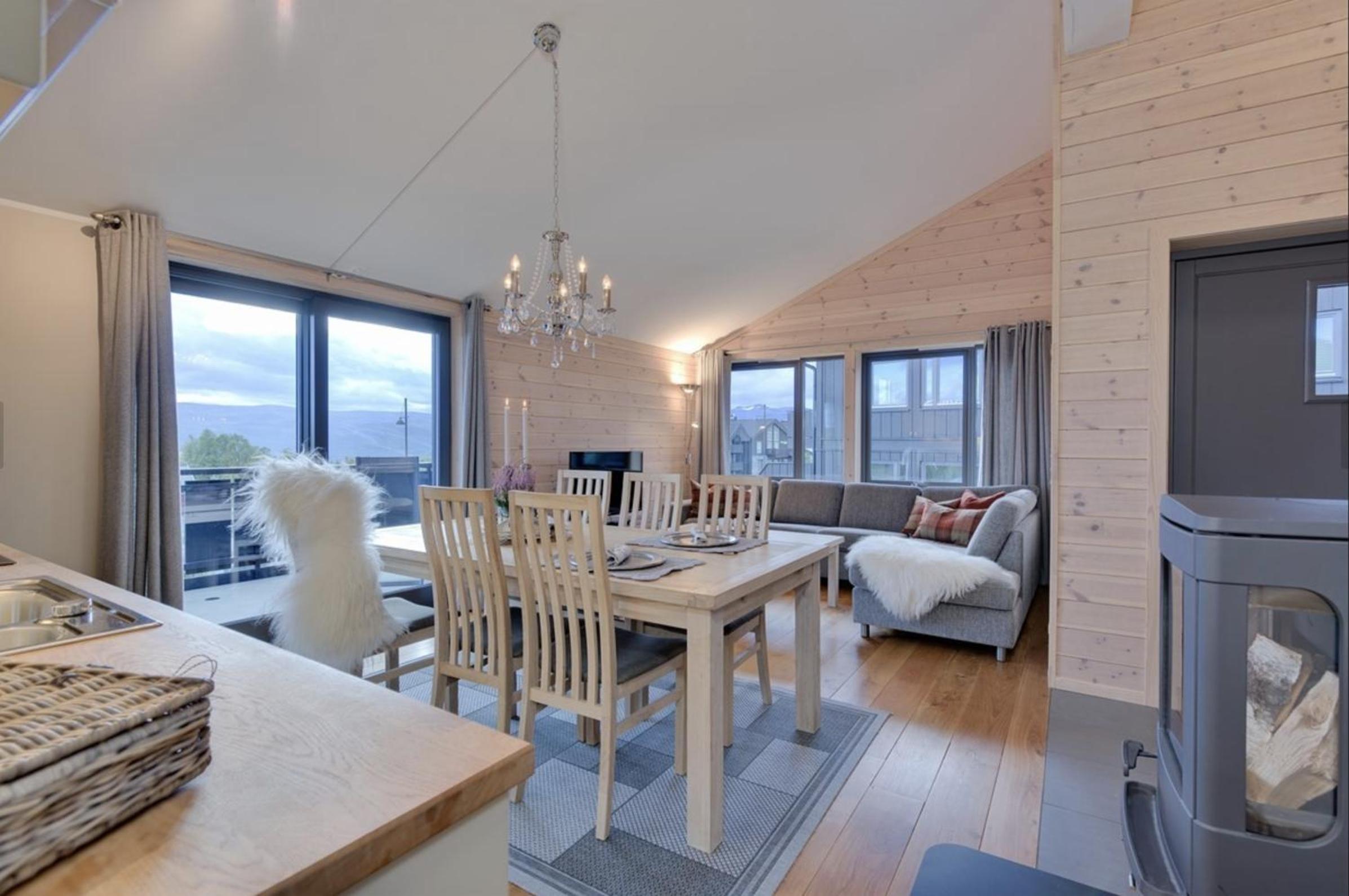 Modern Apartment with 3 Bedrooms and balcony view 2