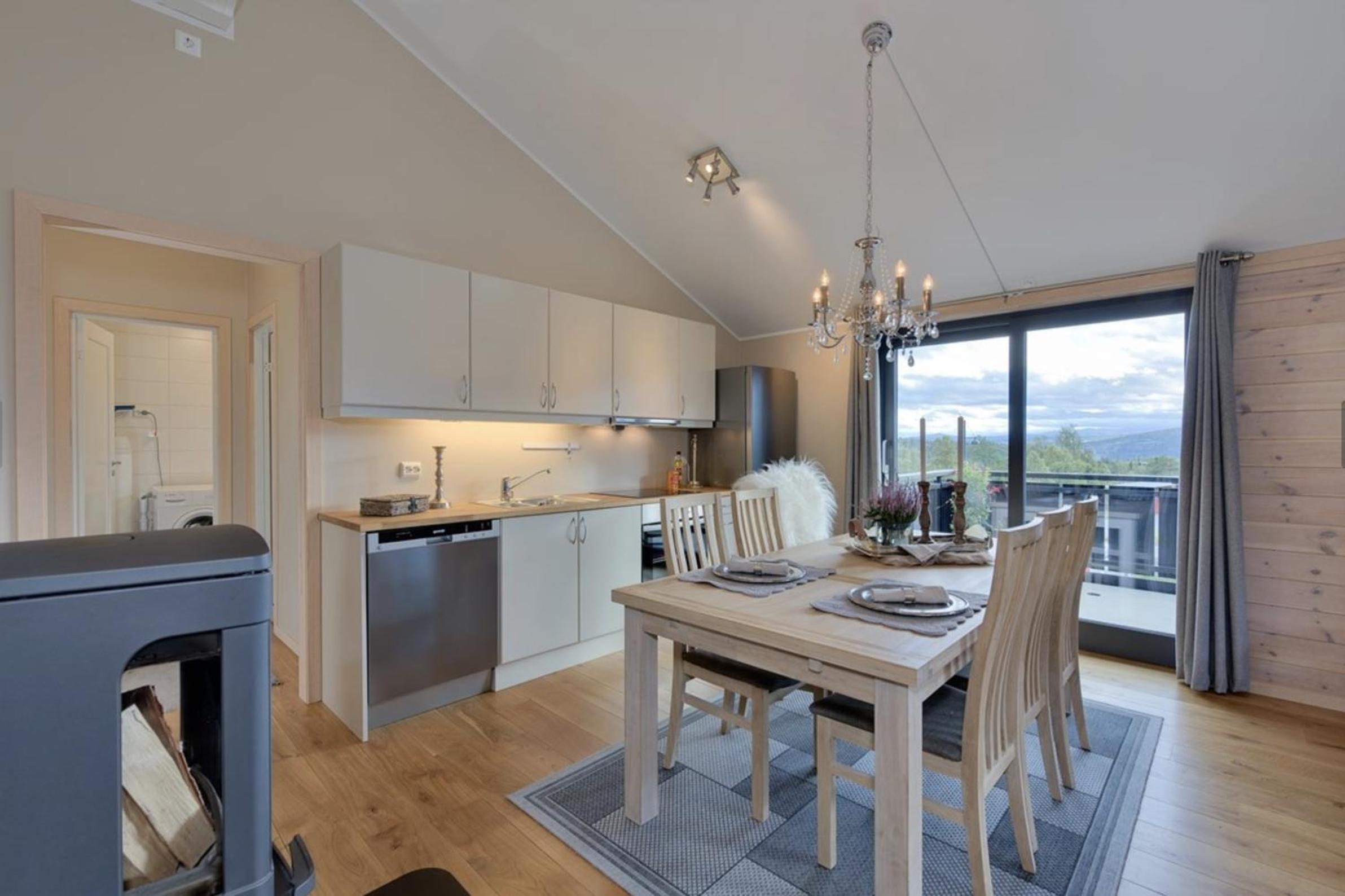 Modern Apartment with 3 Bedrooms and balcony view 4