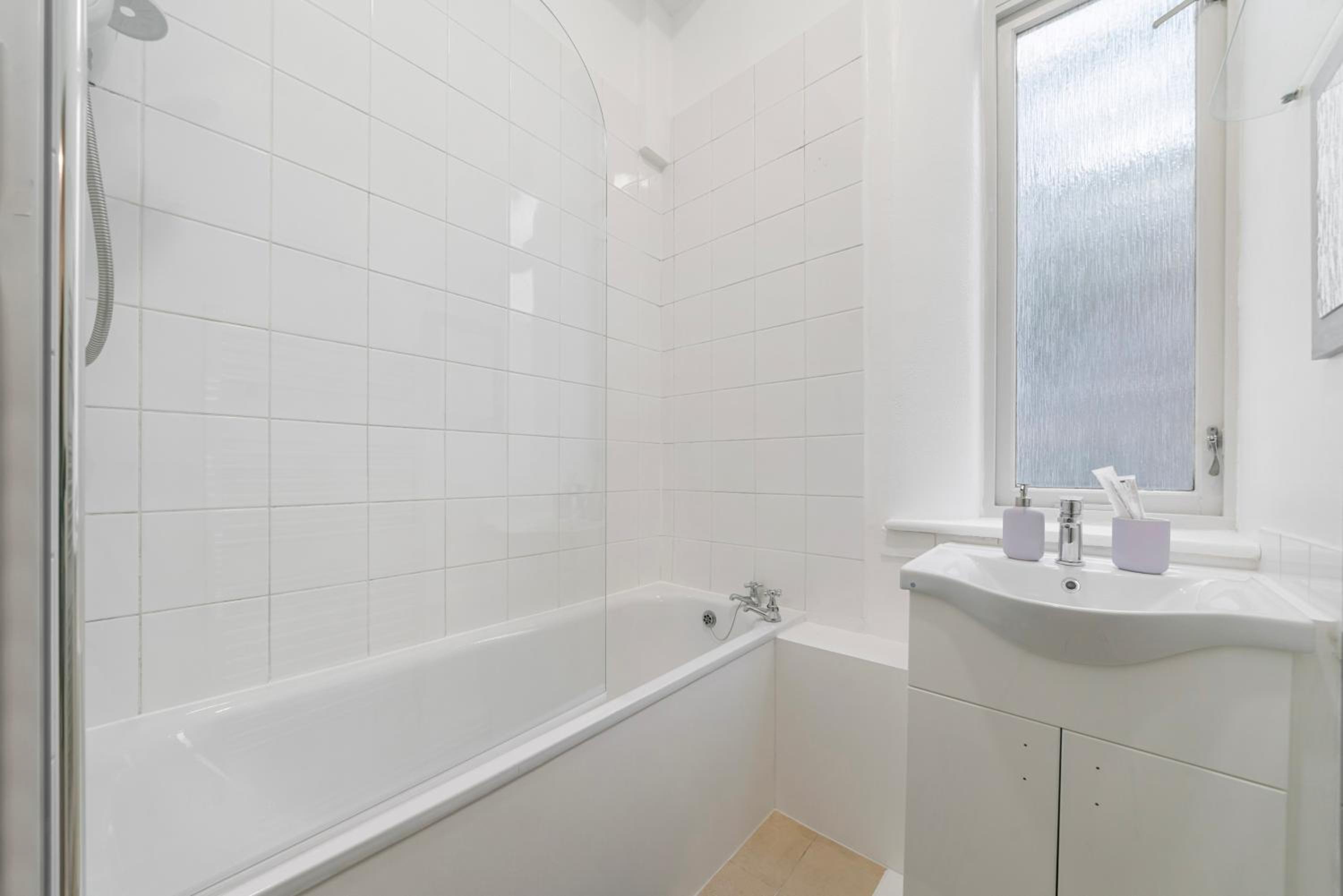 Cosy Notting Hill Apartment - 3 Bedrooms & Single level home & Quiet street