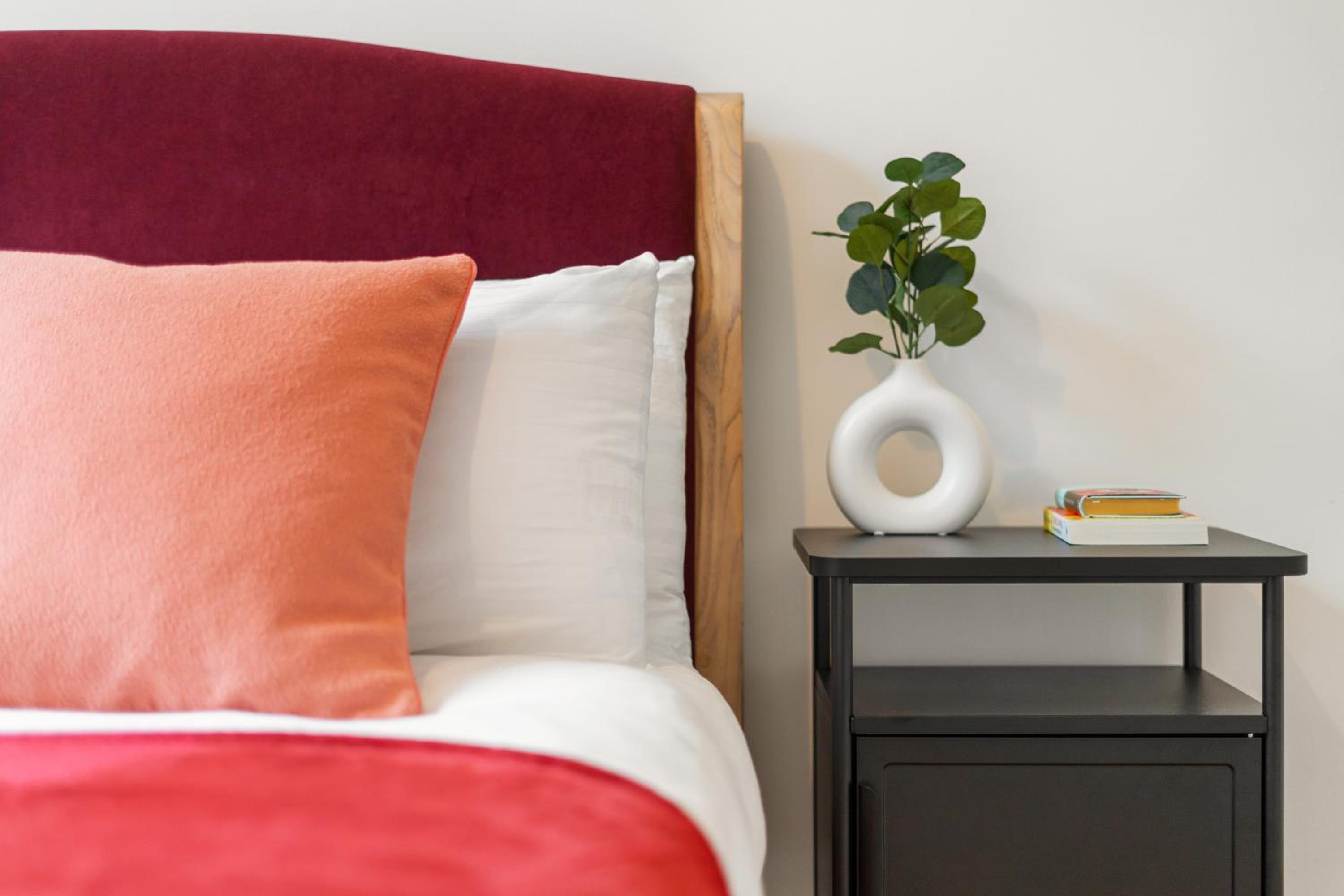 Cosy Notting Hill Apartment - 3 Bedrooms & Single level home & Quiet street