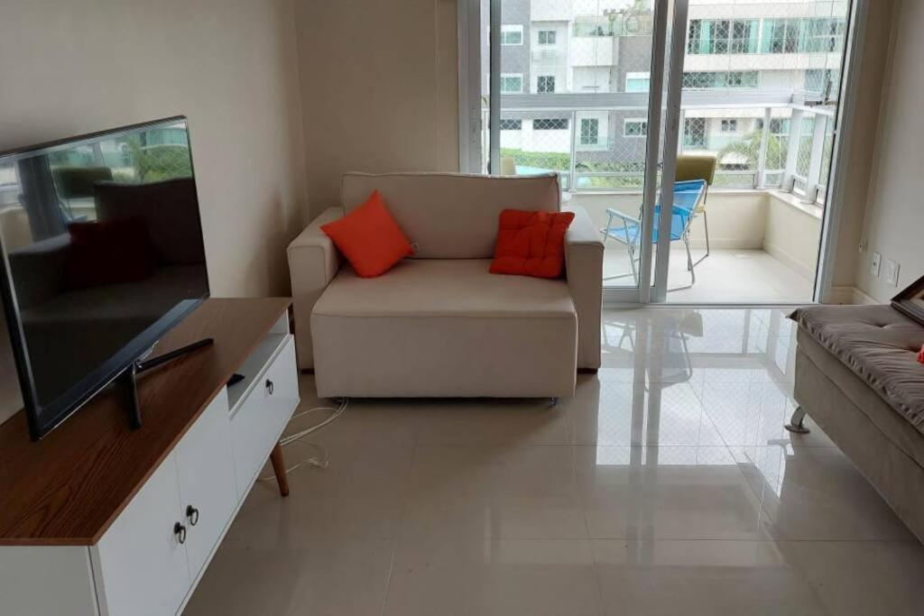 Apartamento com Acesso Exclusivo para a Praia