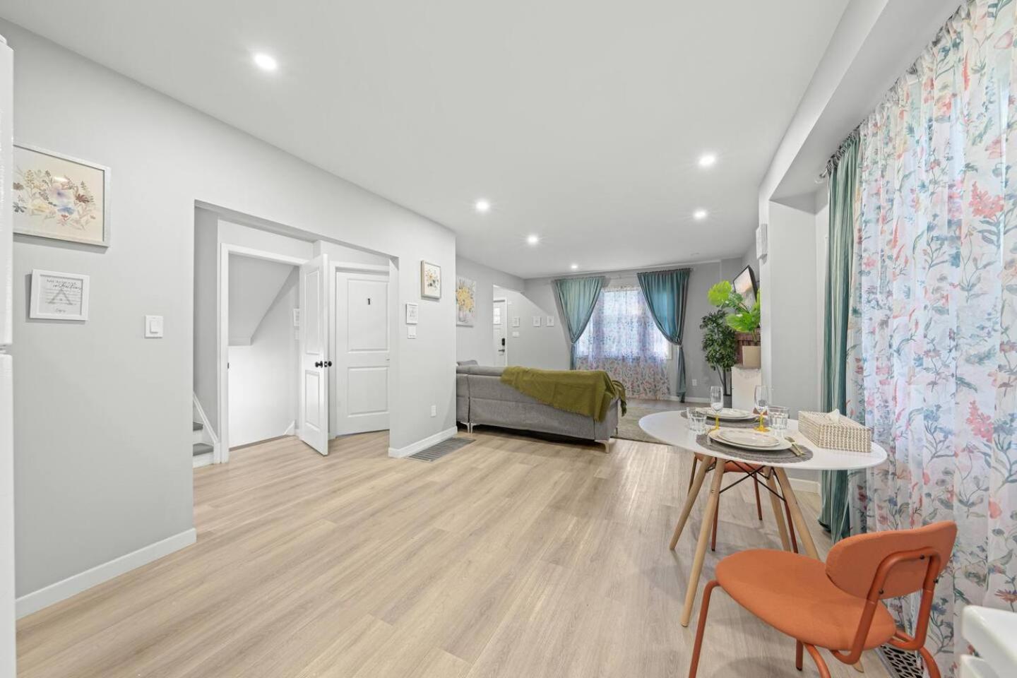 Private Cozy Room with Free Parking