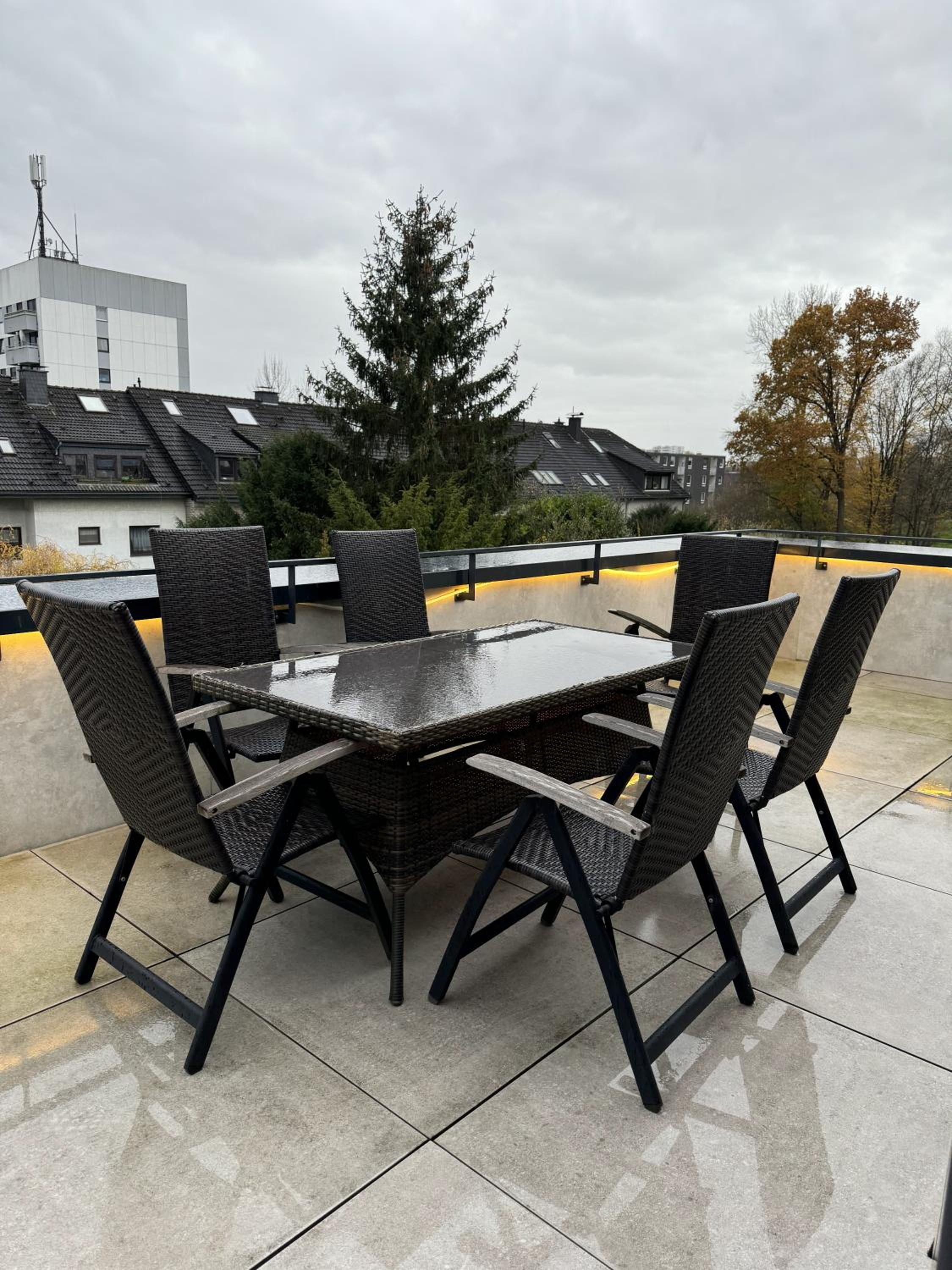 Modern Apartments with Kitchen & Balcony Dining