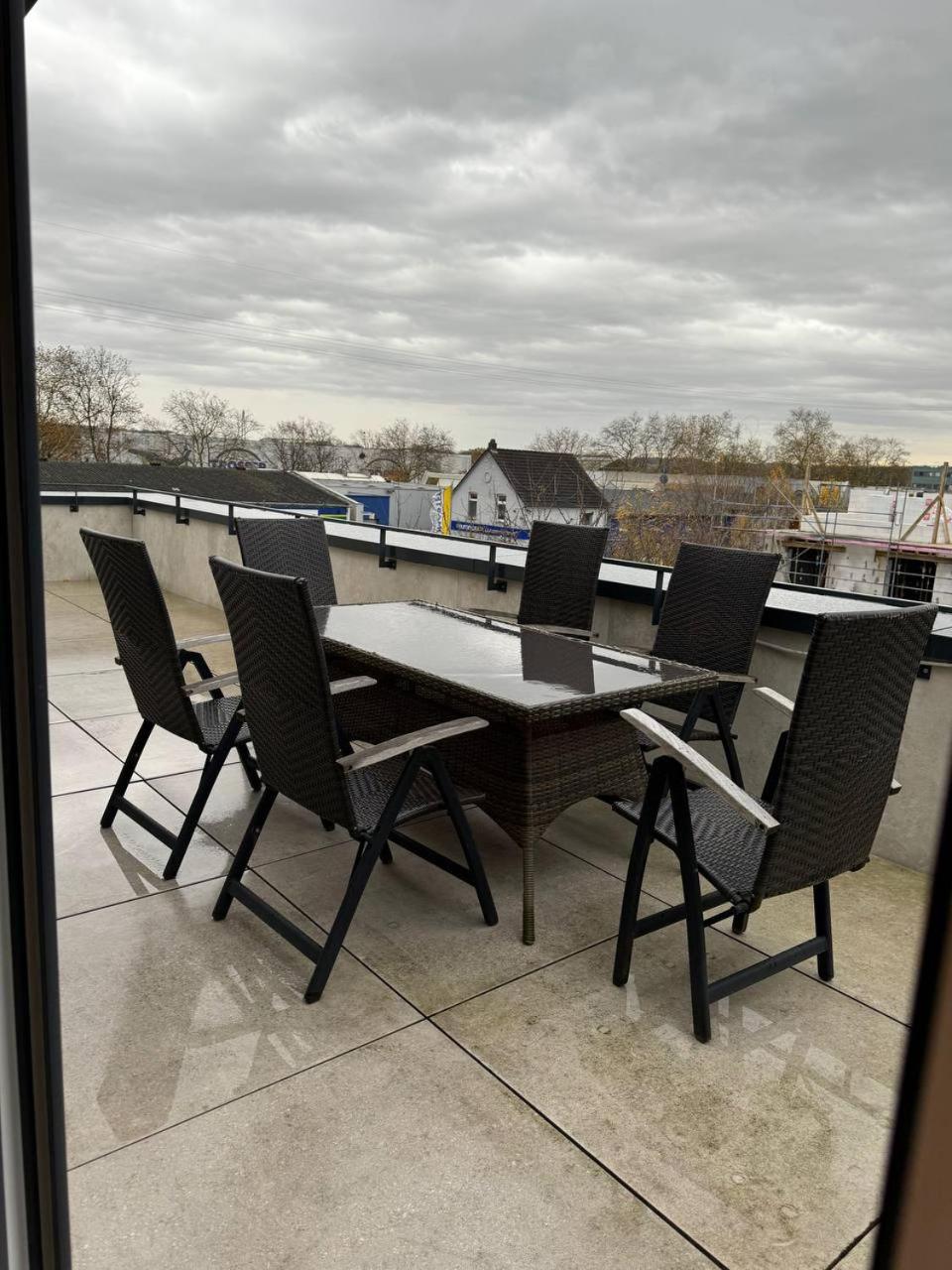 Modern Apartments with Kitchen & Balcony Dining