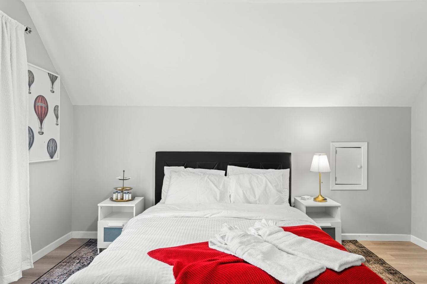 Private Cozy Room with Free Parking