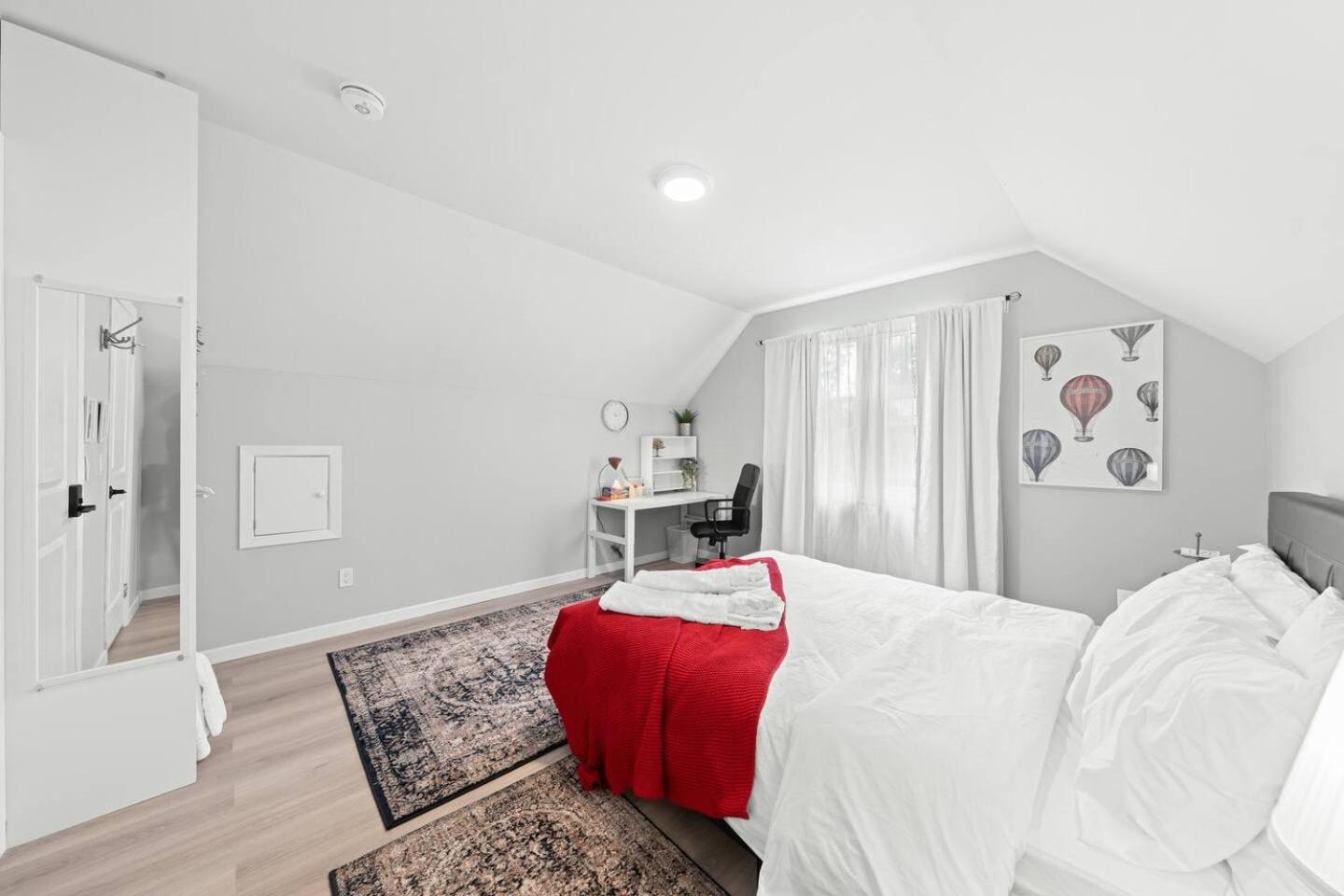 Private Cozy Room with Free Parking