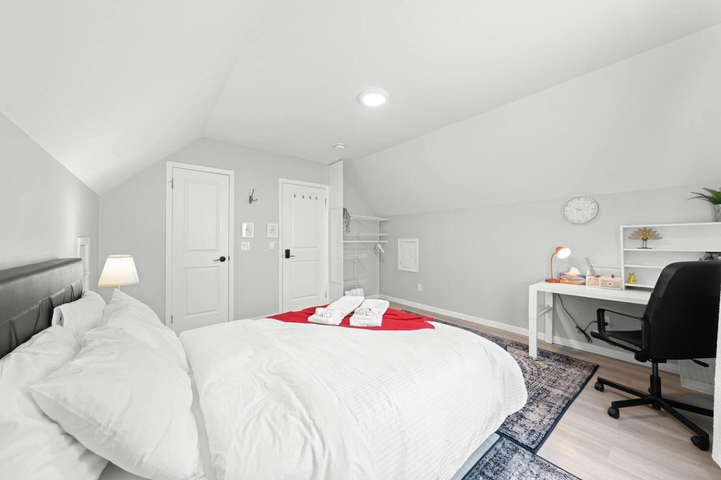 Private Cozy Room with Free Parking