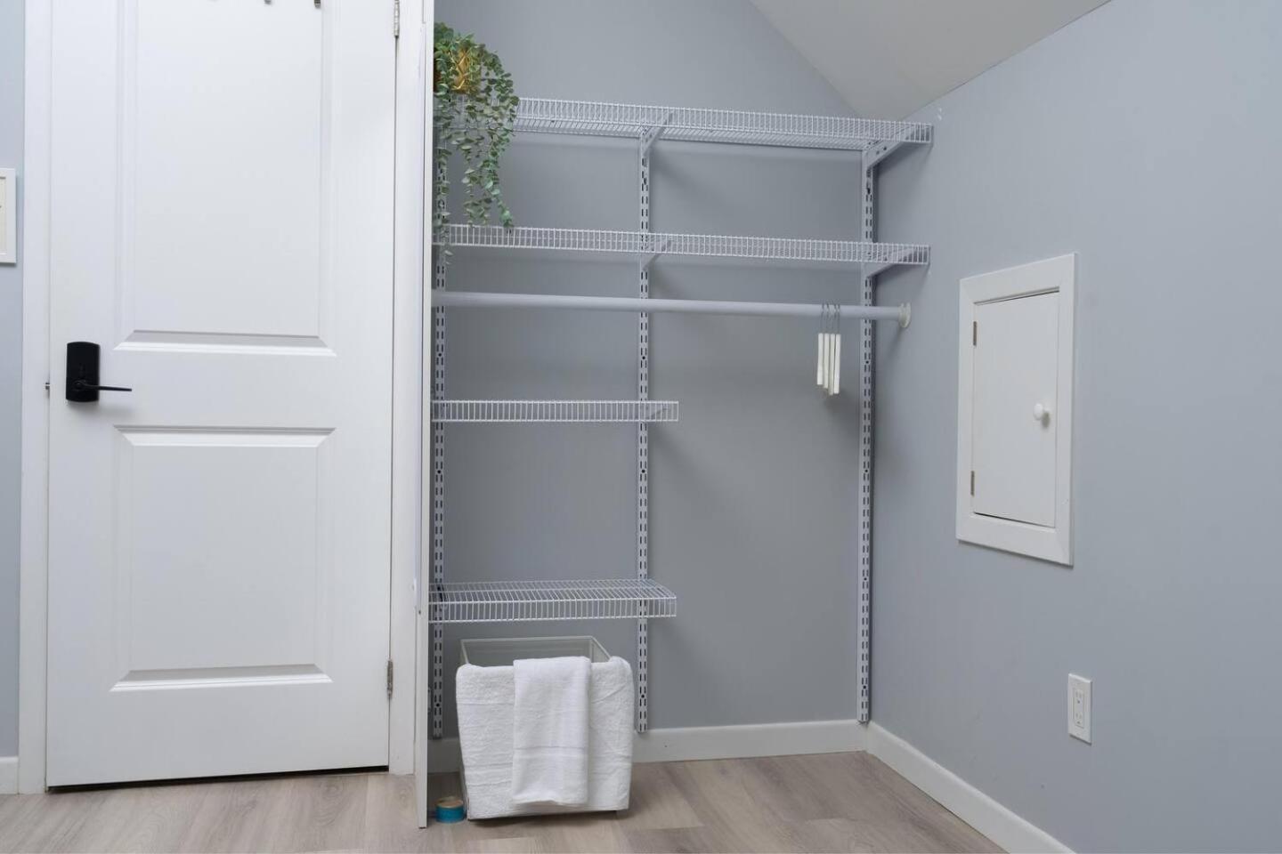Private Cozy Room with Free Parking