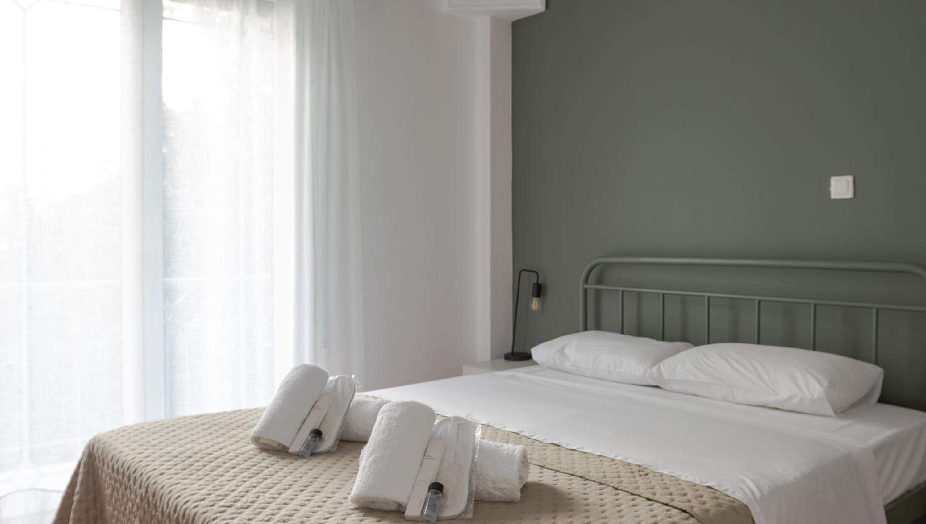 Spacious 2BR Apartment for up to 6 Guests near Acropolis Metro