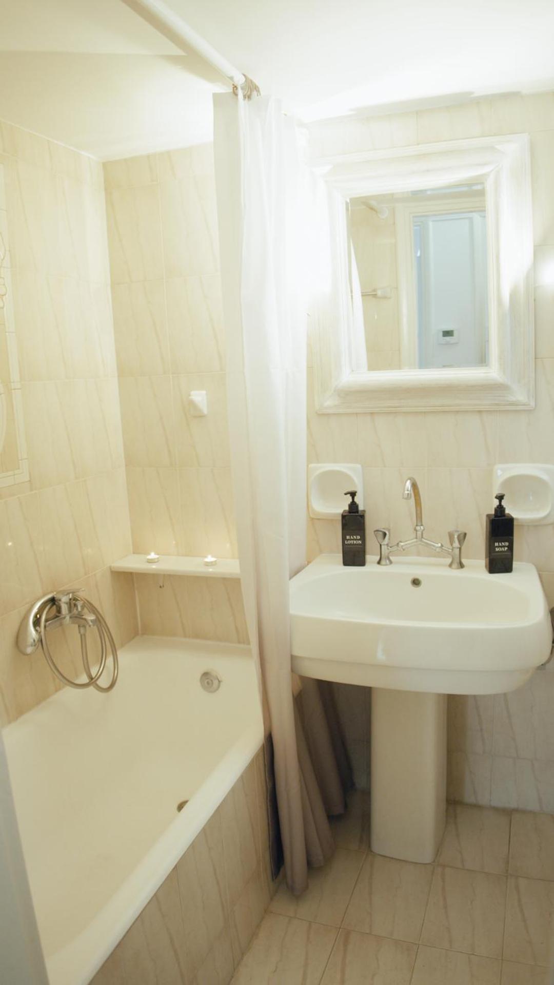 Spacious 2BR Apartment for up to 6 Guests near Acropolis Metro