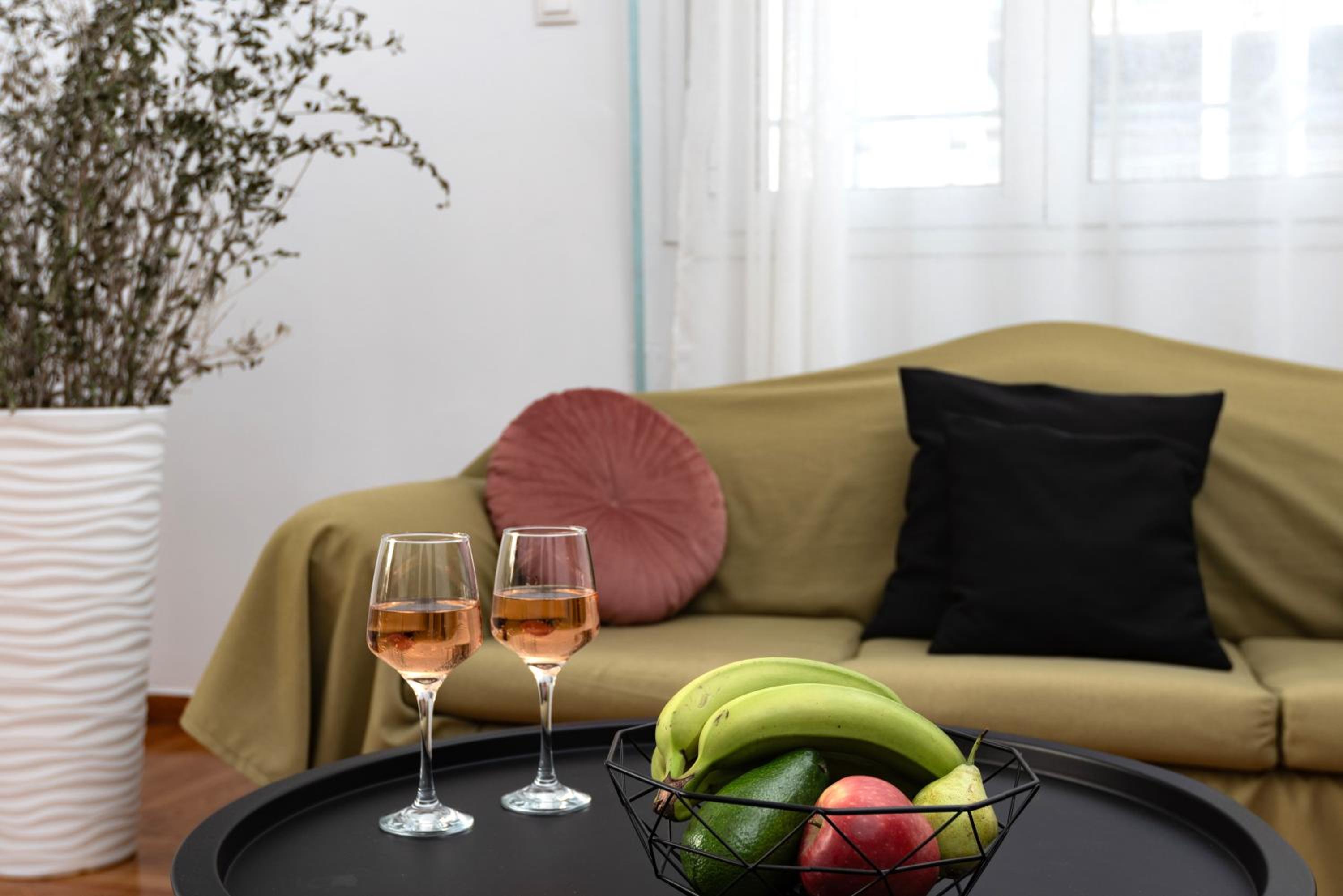 Spacious 2BR Apartment for up to 6 Guests near Acropolis Metro