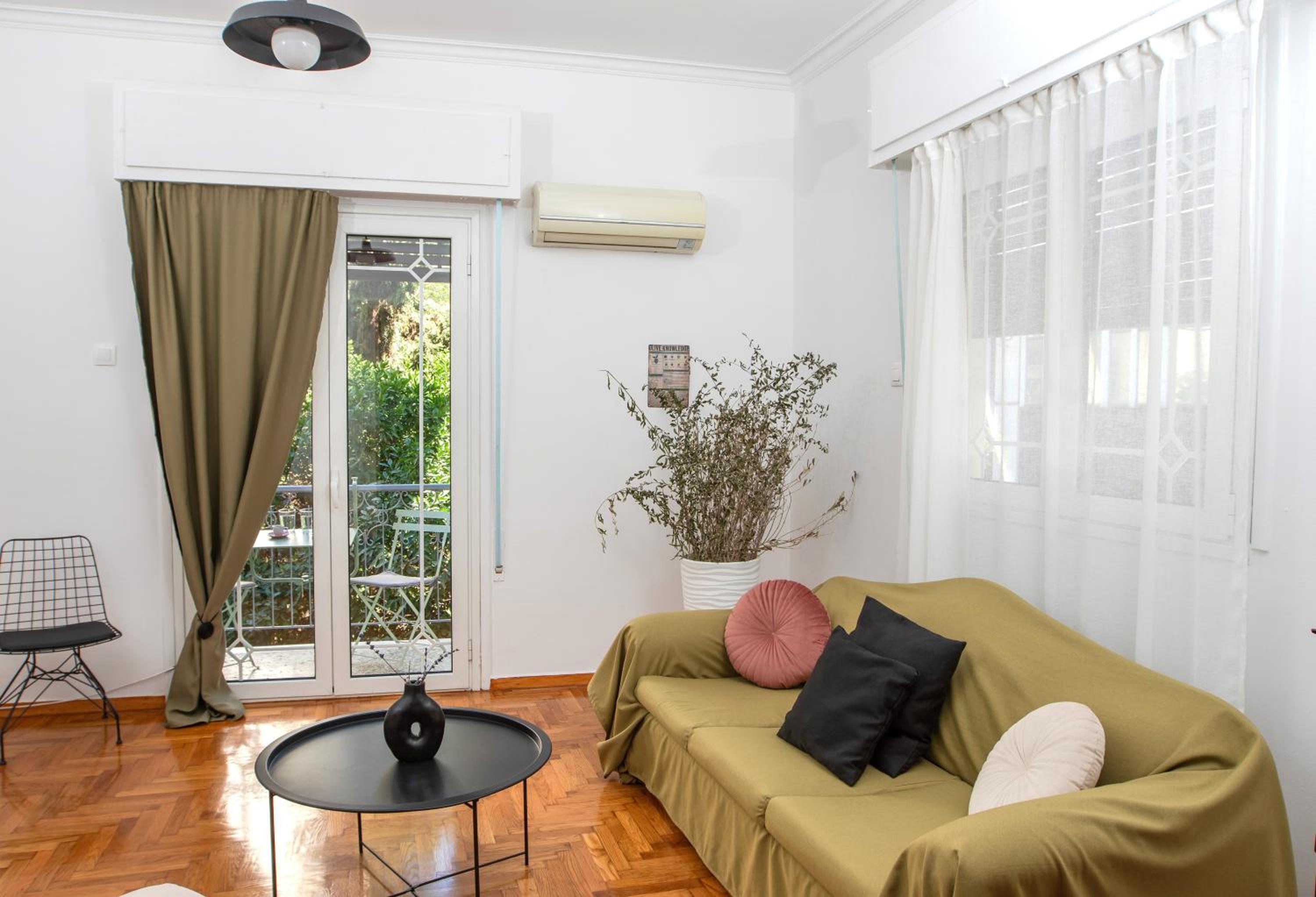 Spacious 2BR Apartment for up to 6 Guests near Acropolis Metro