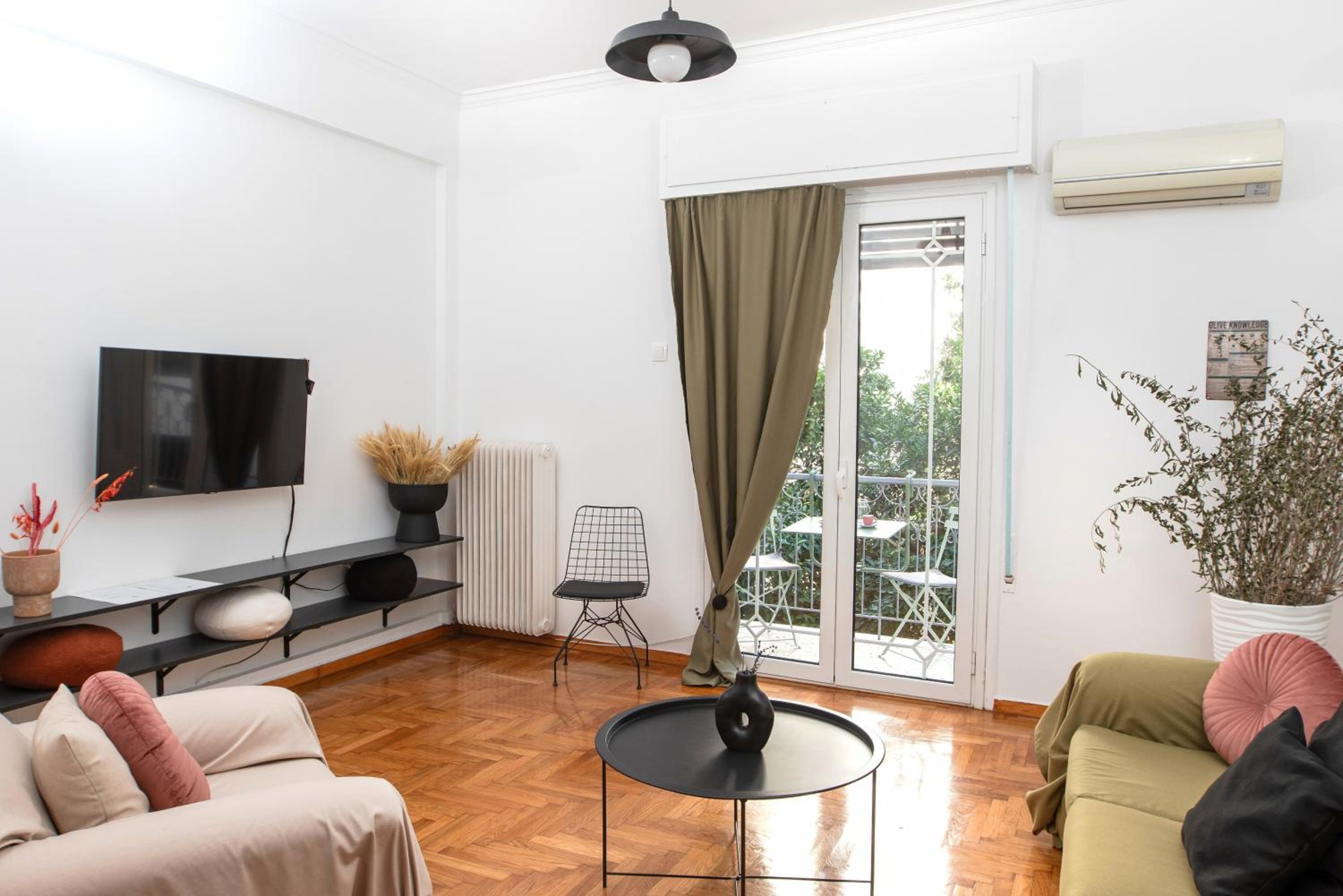 Spacious 2BR Apartment for up to 6 Guests near Acropolis Metro