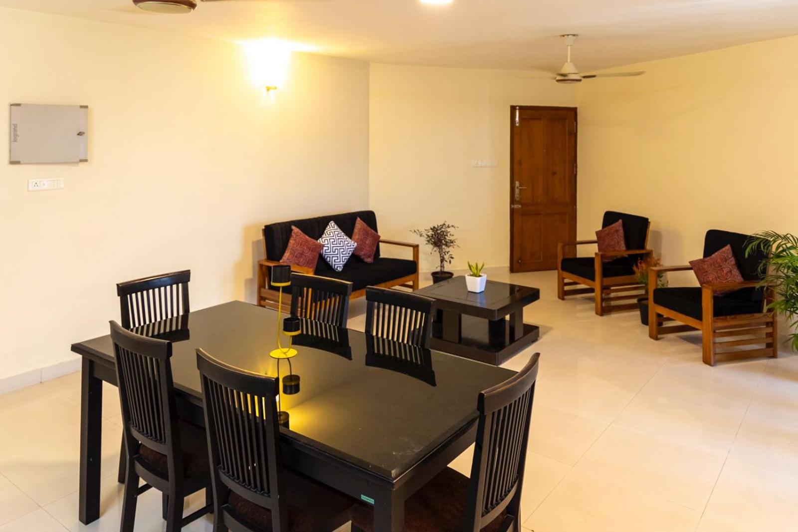 BEST - Serviced Apartments in Marine drive with garden view - Ernakulam view 3