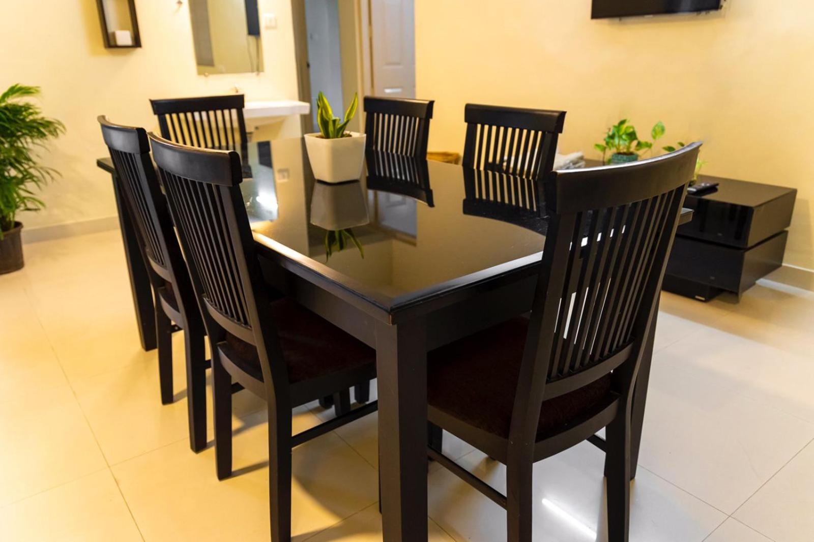 BEST - Serviced Apartments in Marine drive with garden view - Ernakulam view 4