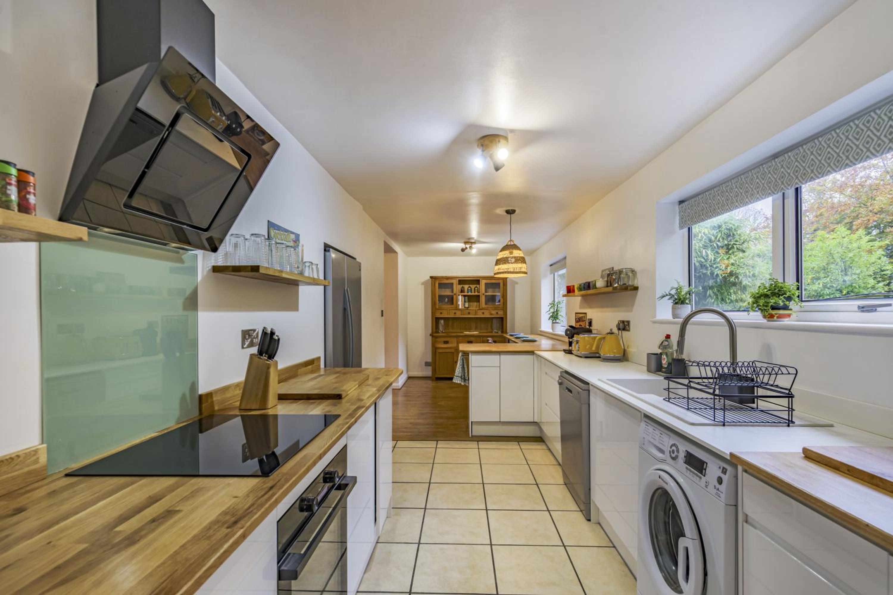 The Laurels - Wifi, Parking, 4 Bedrooms, Gatwick view 2