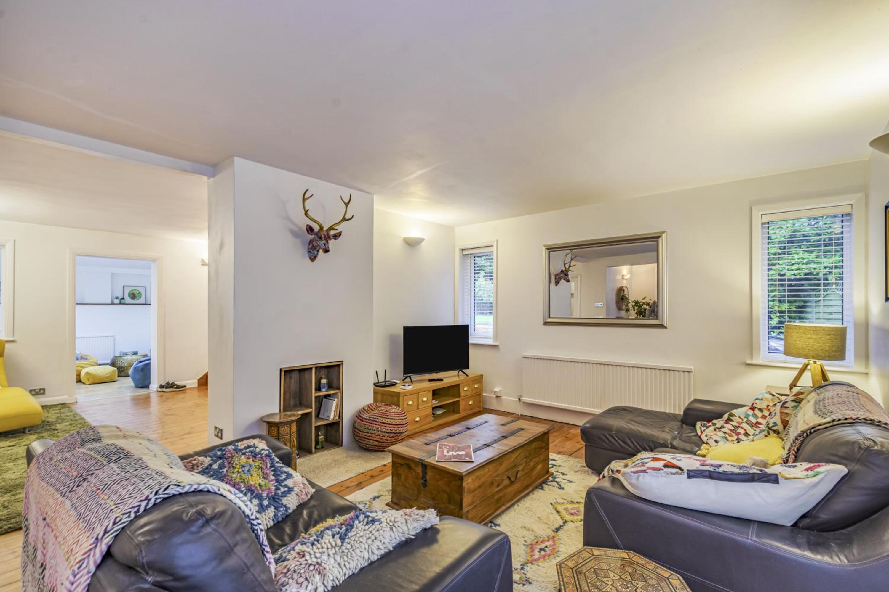 The Laurels - Wifi, Parking, 4 Bedrooms, Gatwick view 4