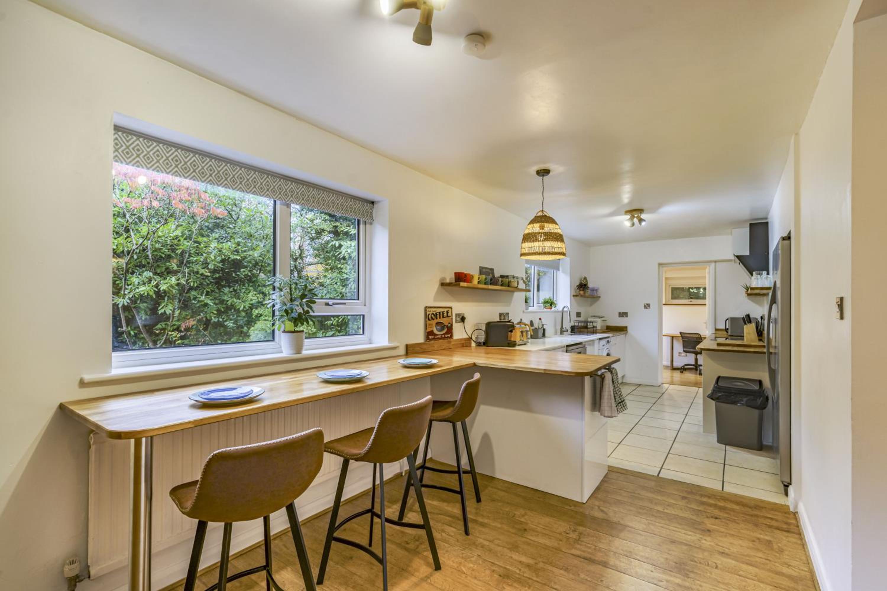 The Laurels - Wifi, Parking, 4 Bedrooms, Gatwick view 3