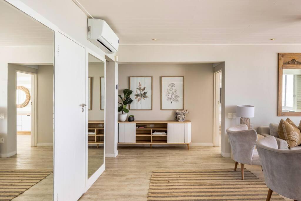 Beach Apartment Cape Town!! view 3