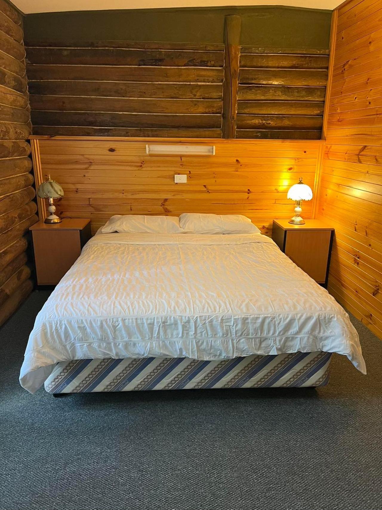 Lakes Entrance Log Cabins