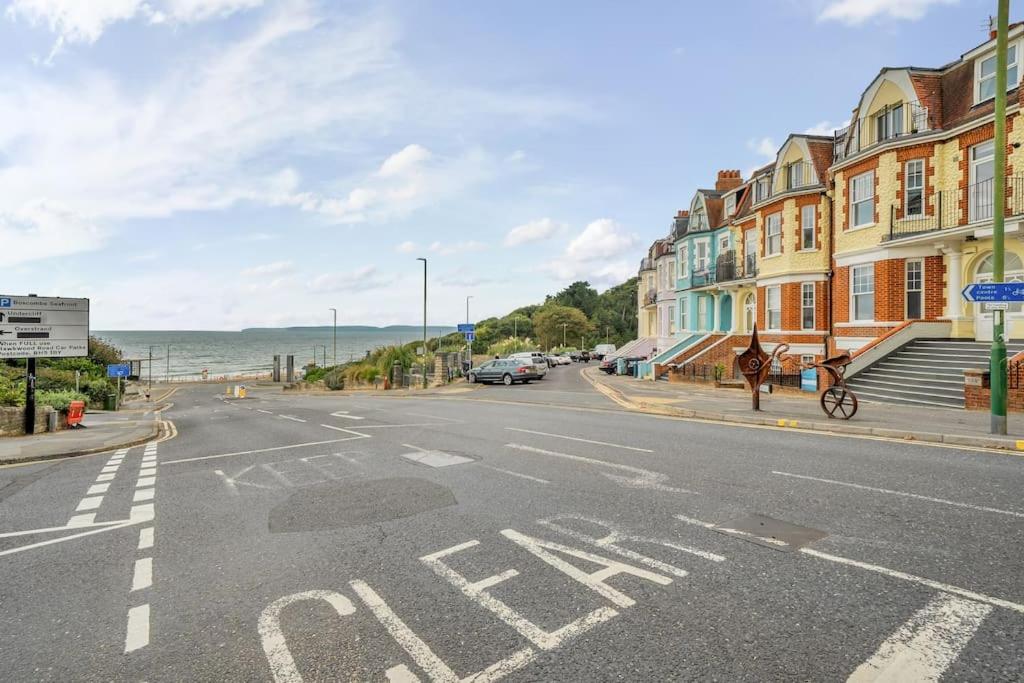 OCEAN VIEW by BOURNECOAST - Upper Ground Floor Flat with Sea Views - Opposite the Sandy Beaches - FM3441 view 4