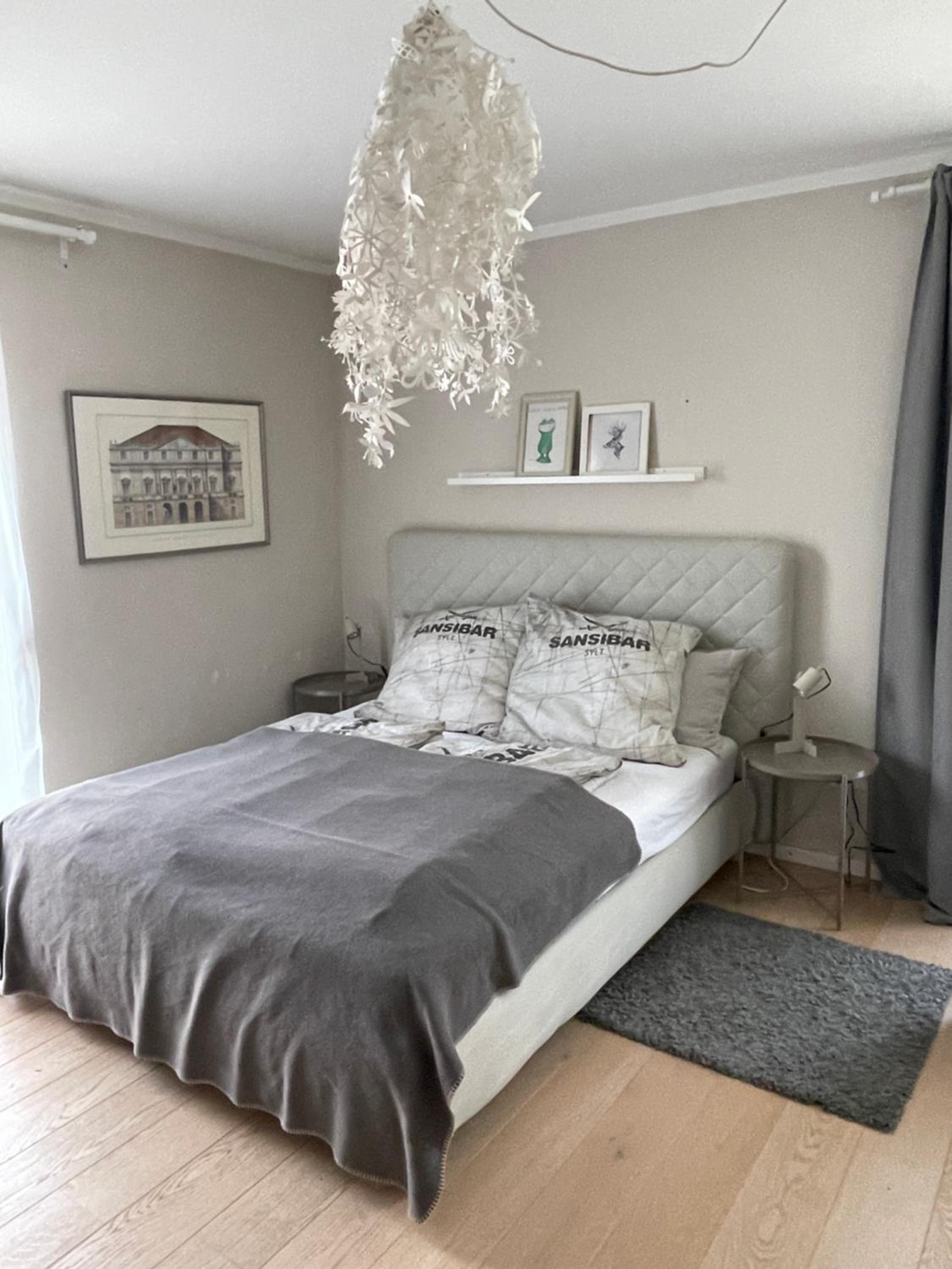2 moderne Schlafzimmer mit großem Bad 62qm - Architektenhaus, ruhig, 2 min A8