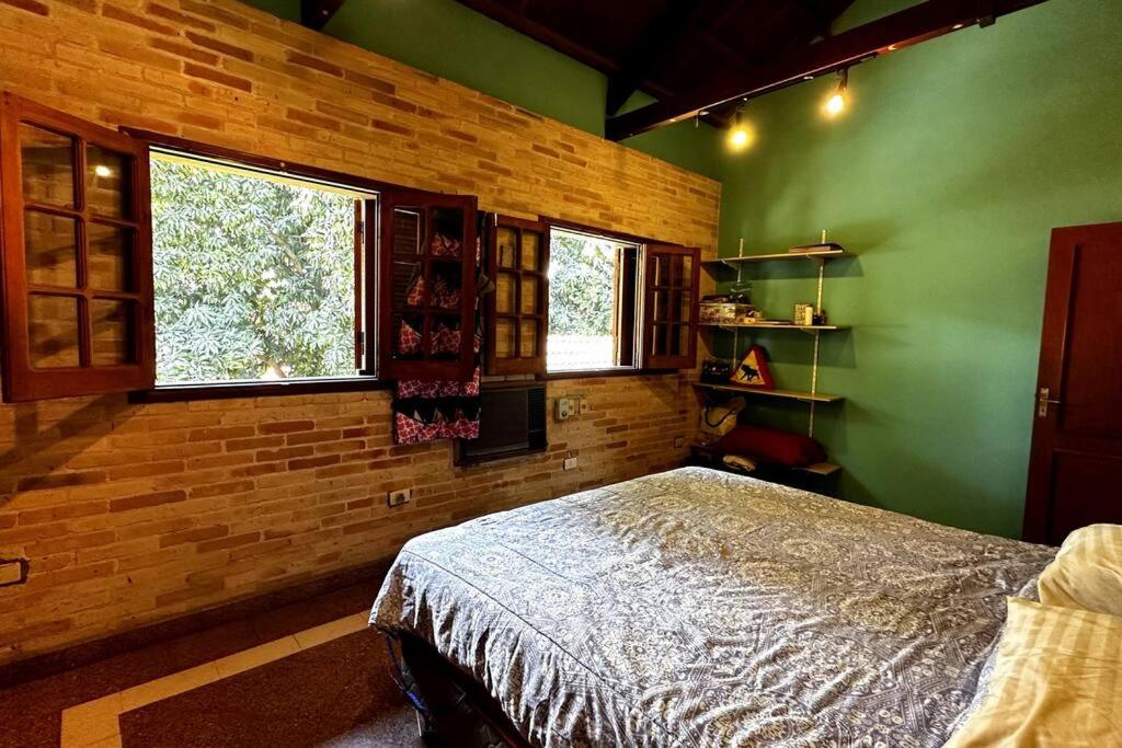 Fina residencia con chimenea en Lambaré