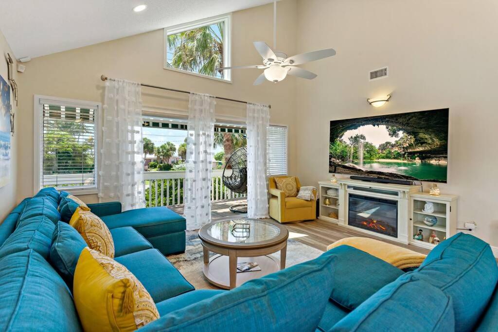 Longboat Key Beach House Beauty With Peek-a-views view 2