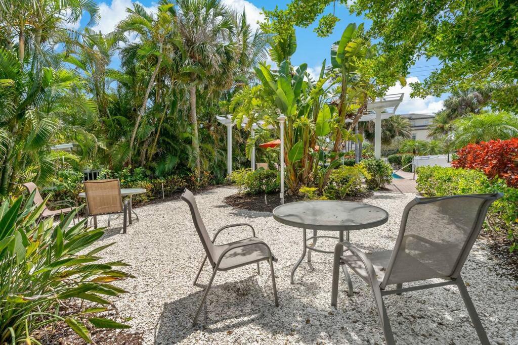 Longboat Key Beach House Beauty With Peek-a-views view 5