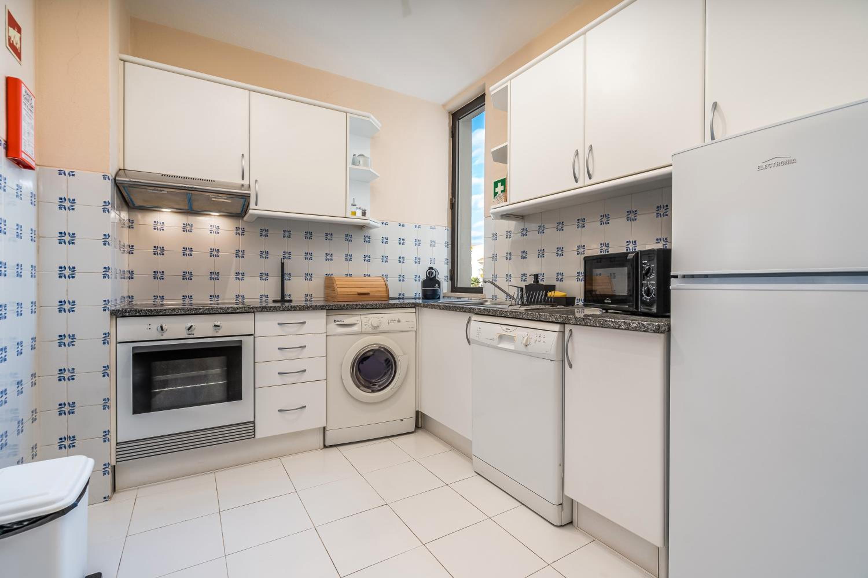 Carvoeiro Vacations - Norah's House - Property Image 8