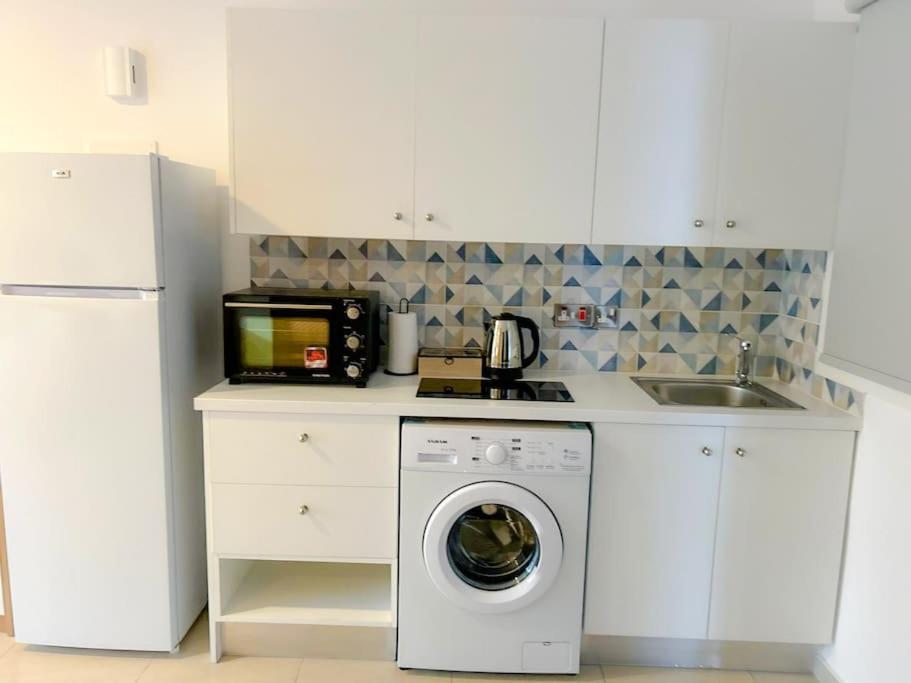 prime location! - 400m from the beach